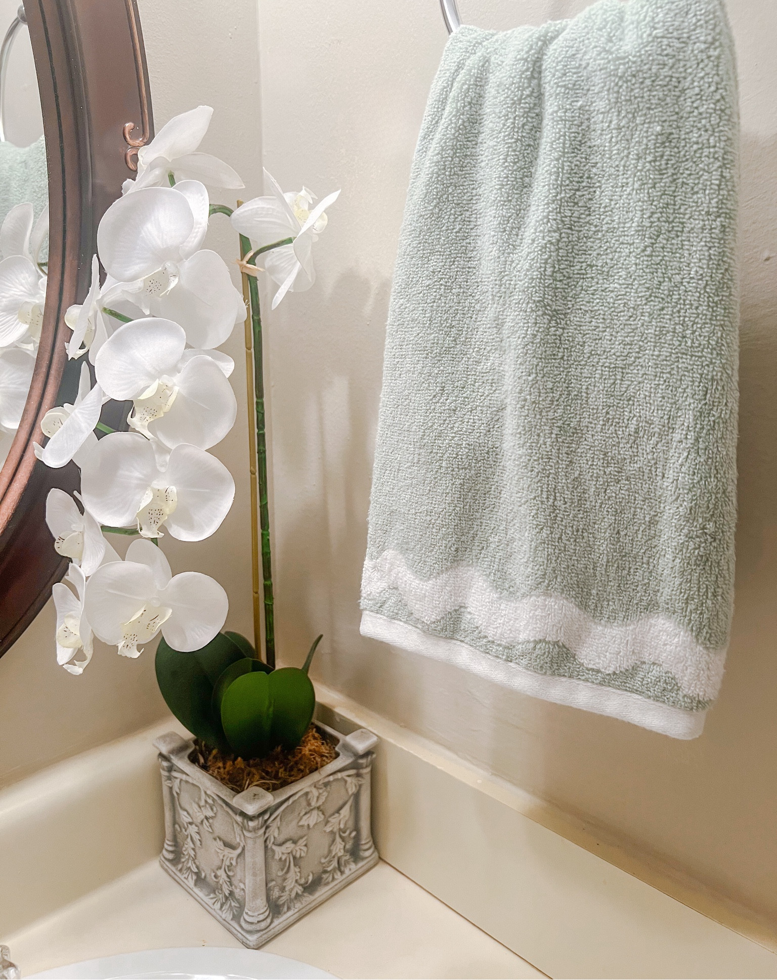 This faux orchid from Target in my bathroom is so cute and on sale for $10!!

Home Decor, Bathroom Decor, Grandmillennial

#LTKhome