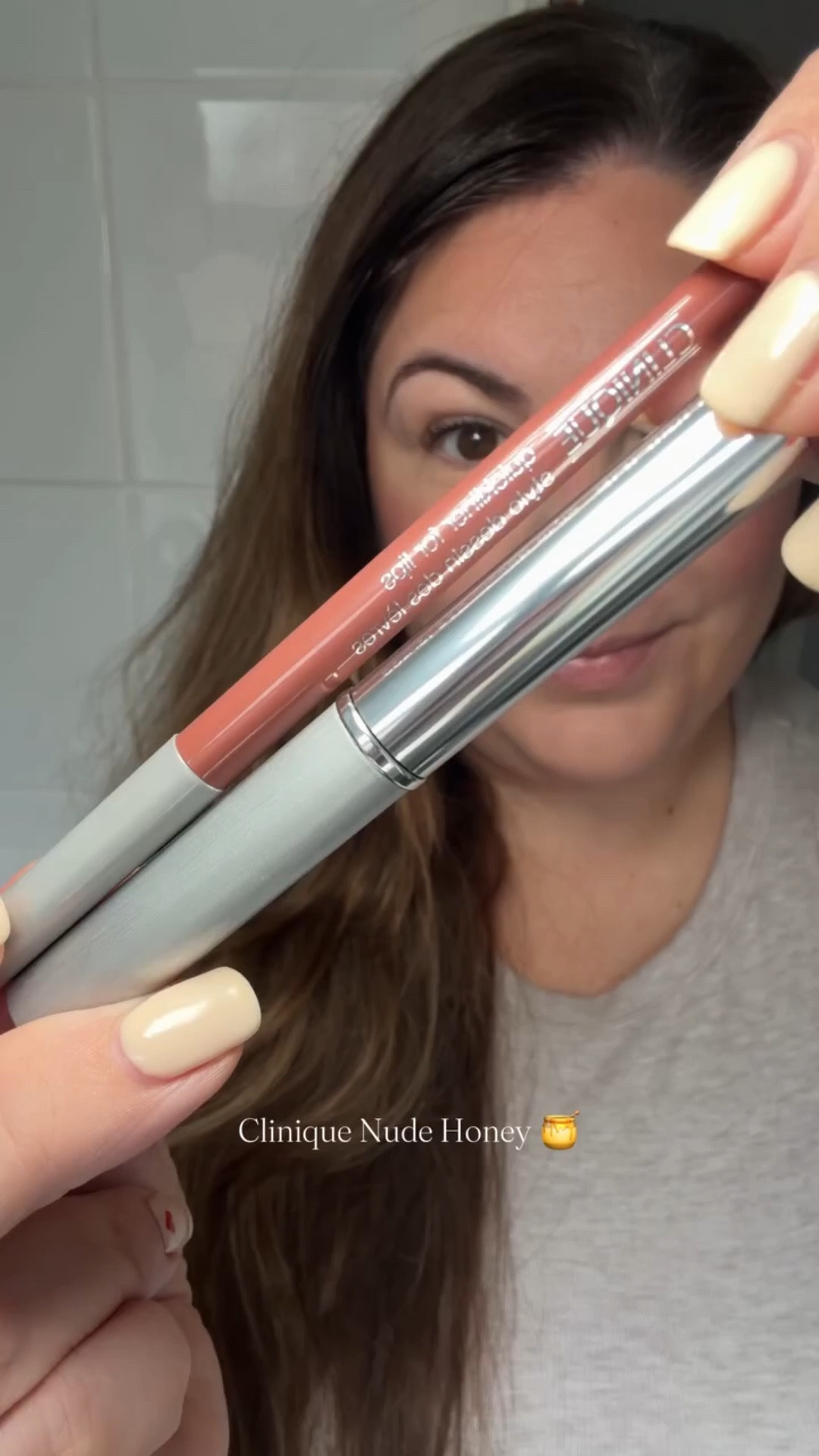 Clinique just launched honey shades of their quickliners to match their viral Almost Lipsticks 🍯

This is the Nude Honey Lip combo and its absolutely perfection 👌🏻

#clinique #cliniquenudehoney #virallipproducts #lipcombo #lipbalm 

@cliniqueuk @vmcomms Lip Balm, Lip Liner, Lip Tutorial, Easy Lip Combo, Viral Lip Products, Makeup UK, UGC Makeup, UGC beauty Content, Beauty Content Creator UK, Makeup Try On