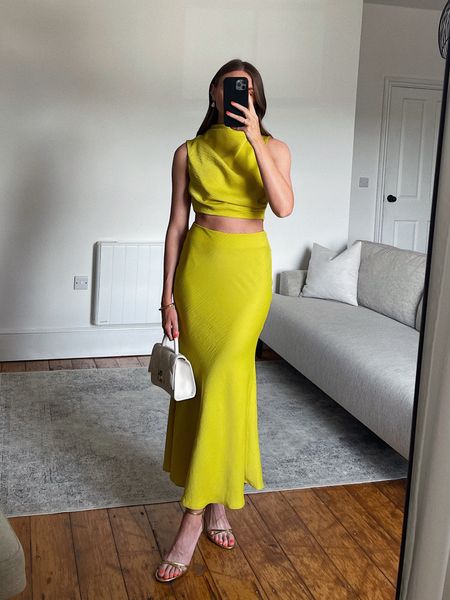Summer occasion-wear/wedding guest inspiration 
Wearing a size 8 in the chartreuse asos dress 
Cream bag gold heels  