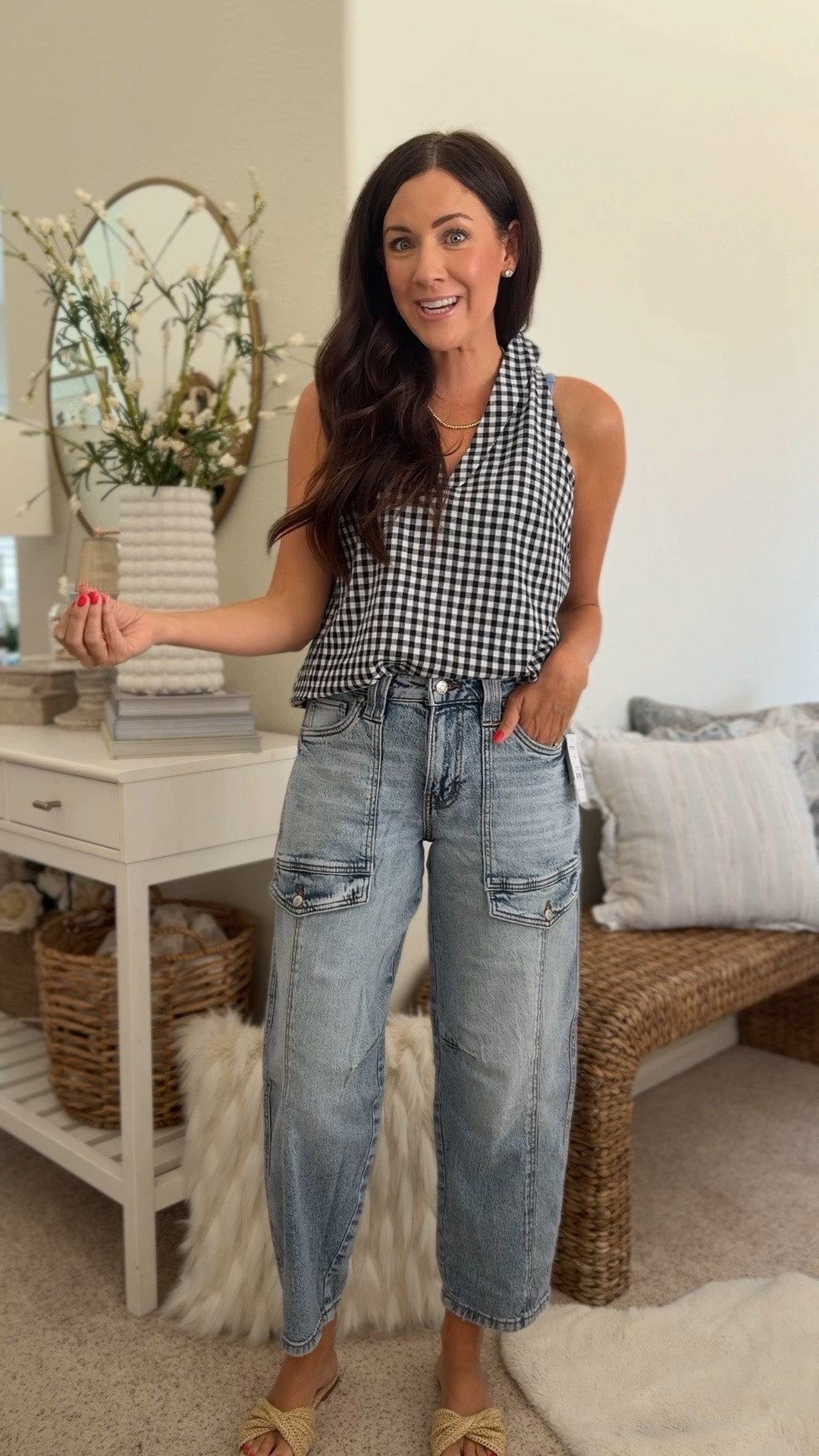 New Walmart $24 cargo barrel jeans in a size 3. Going fast! Definitely have that designer feeling & look👏🏻

#LTKootd #LTKSeasonal #LTKmomlife