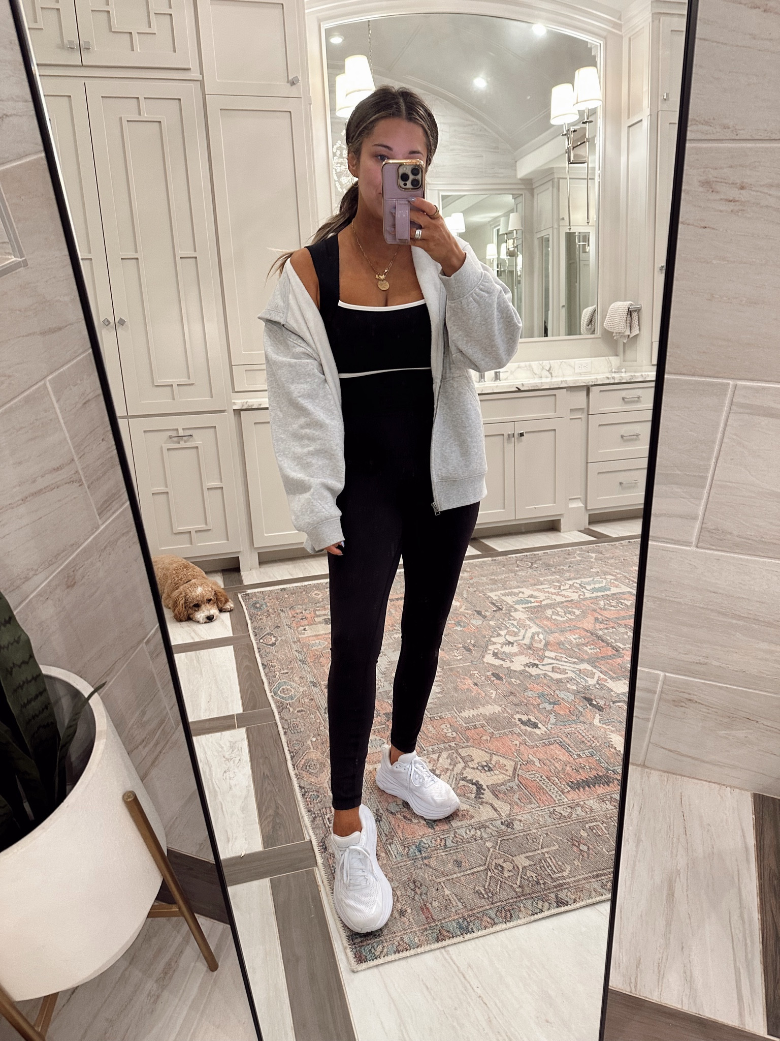 Gym fit 🖤🤍

Top- medium 
Leggings - size 4
Shoes TTS