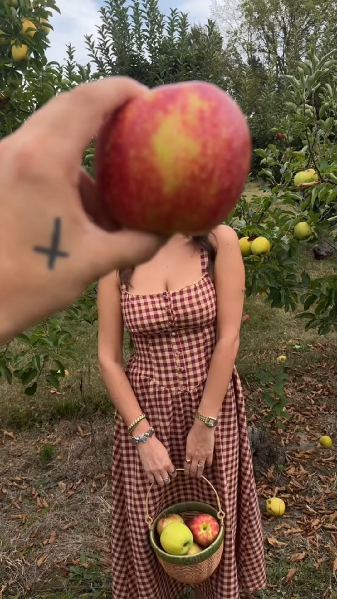 🍎🧺🍁

(kev’s shirt is thrifted but i linked some similar!)

#LTKSeasonal #LTKMens #LTKFallSale