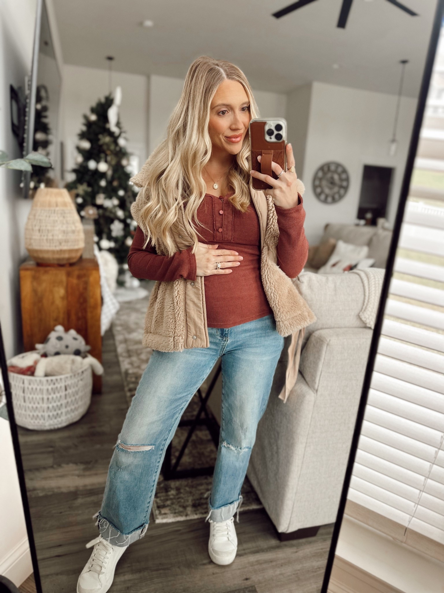 Comfy ootd - maternity jeans I’m loving TTS! 

#LTKgrwm #LTKBump #LTKootd