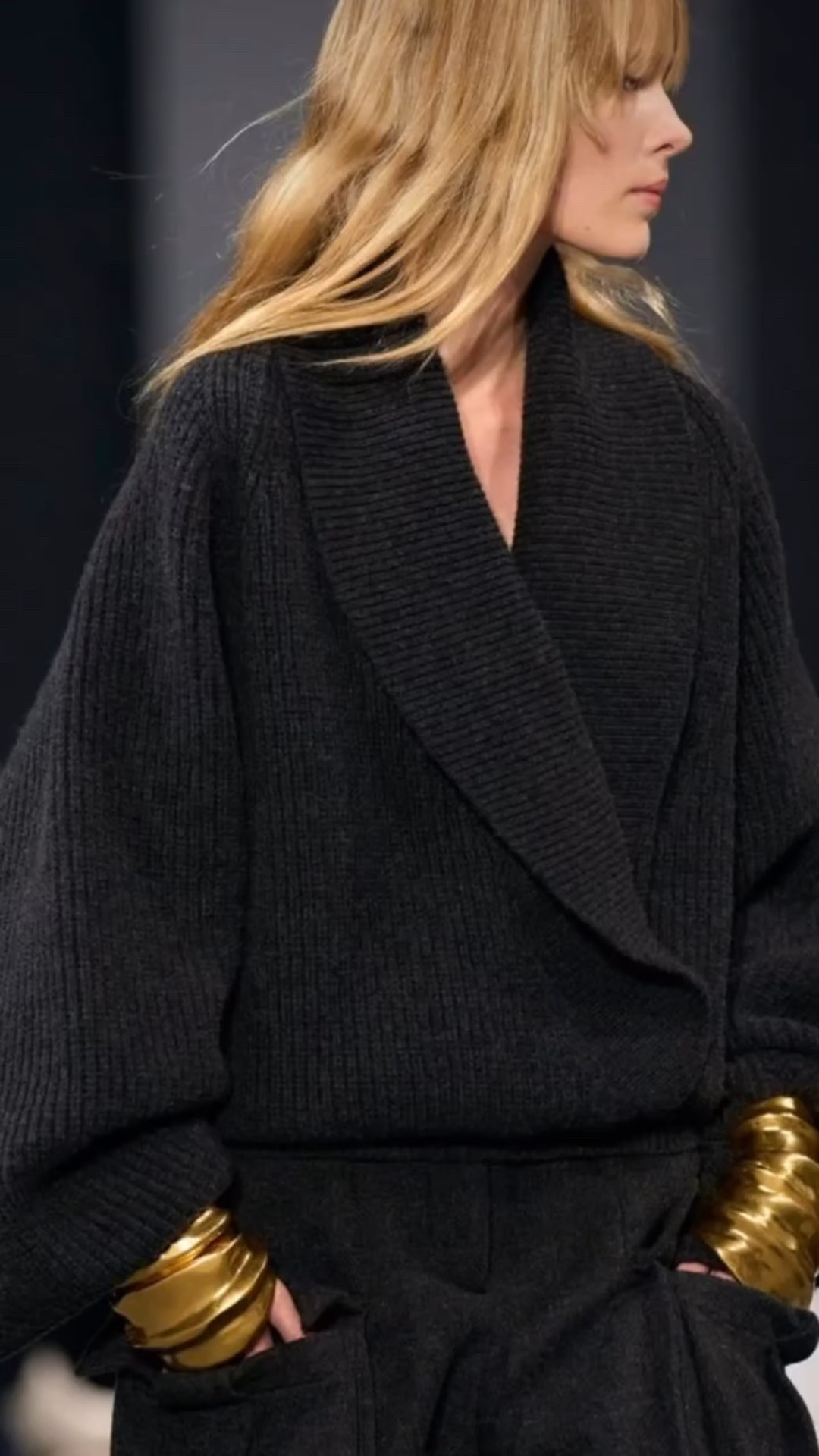 Maybe it’s the rain? maybe it’s the cold, maybe because it is just fabulous but this winter is all about cashmere for me 🫶🏻
Post holiday sales are the perfect time to invest 🤍

#styling #looks #howtowear 
#looks #PersonalStylist #fashionweek #instafashion #pinterest #personalshopper #trends #style #ootd #fallstyle #ltk #holiday

#LTKHoliday #LTKWorkwear #LTKGiftGuide