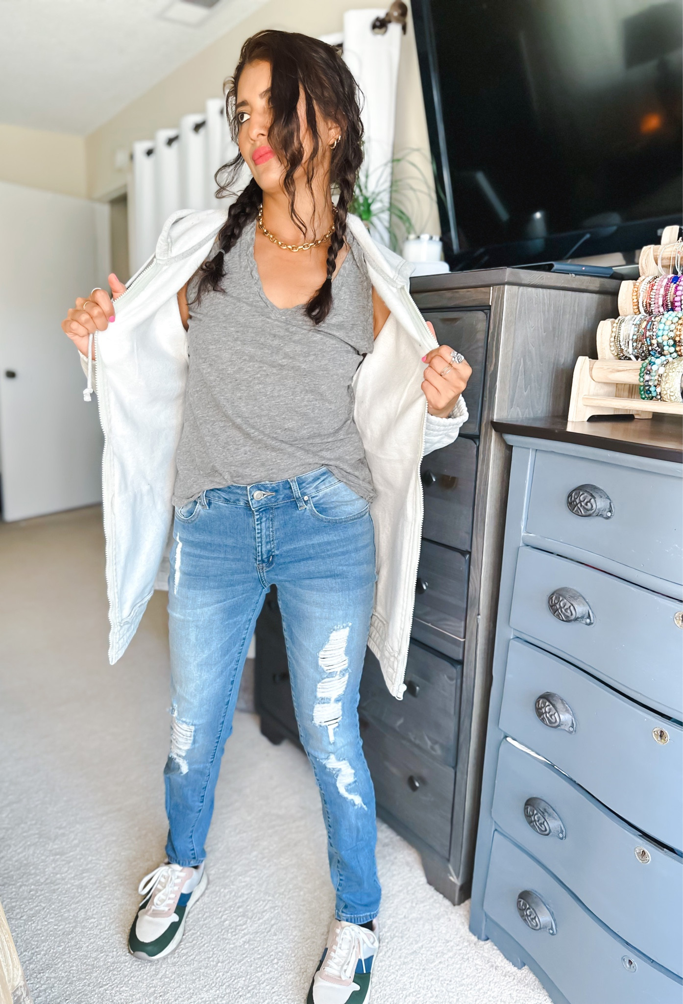 Fall outfit ideas. Hoodie jacket is cozy & oversized fit. Skinny jeans are size small/2 (size up for better fit). Add a pair of sneakers.

Shop here. Amazon finds. Amazon fashion. Style for all girls. Chic look. Streetwear. Casual outfit. Hoodie. Teacher outfit. Casual Friday. Los Angeles. Lounge wear. Travel outfit. Nsale. Nordstrom.  

#LTKxNSale #LTKFind #LTKstyletip