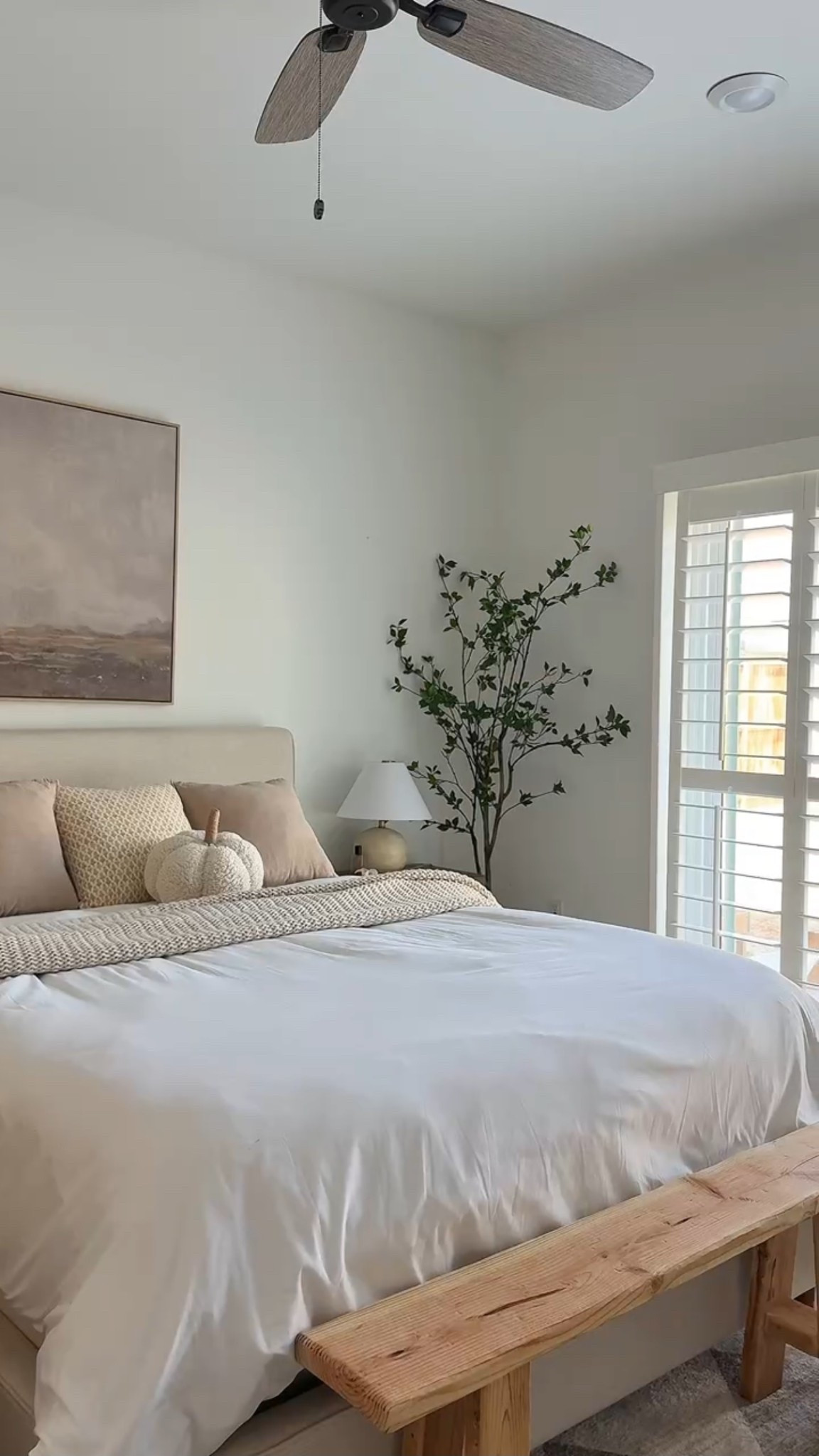 neutral bedroom decor 🤍

#LTKSeasonal #LTKHome #LTKHoliday