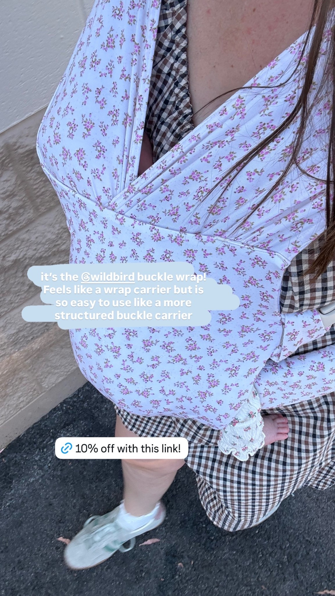 it’s the @wildbird buckle wrap! Feels like a wrap carrier but is so easy to use like a more structured buckle carrier