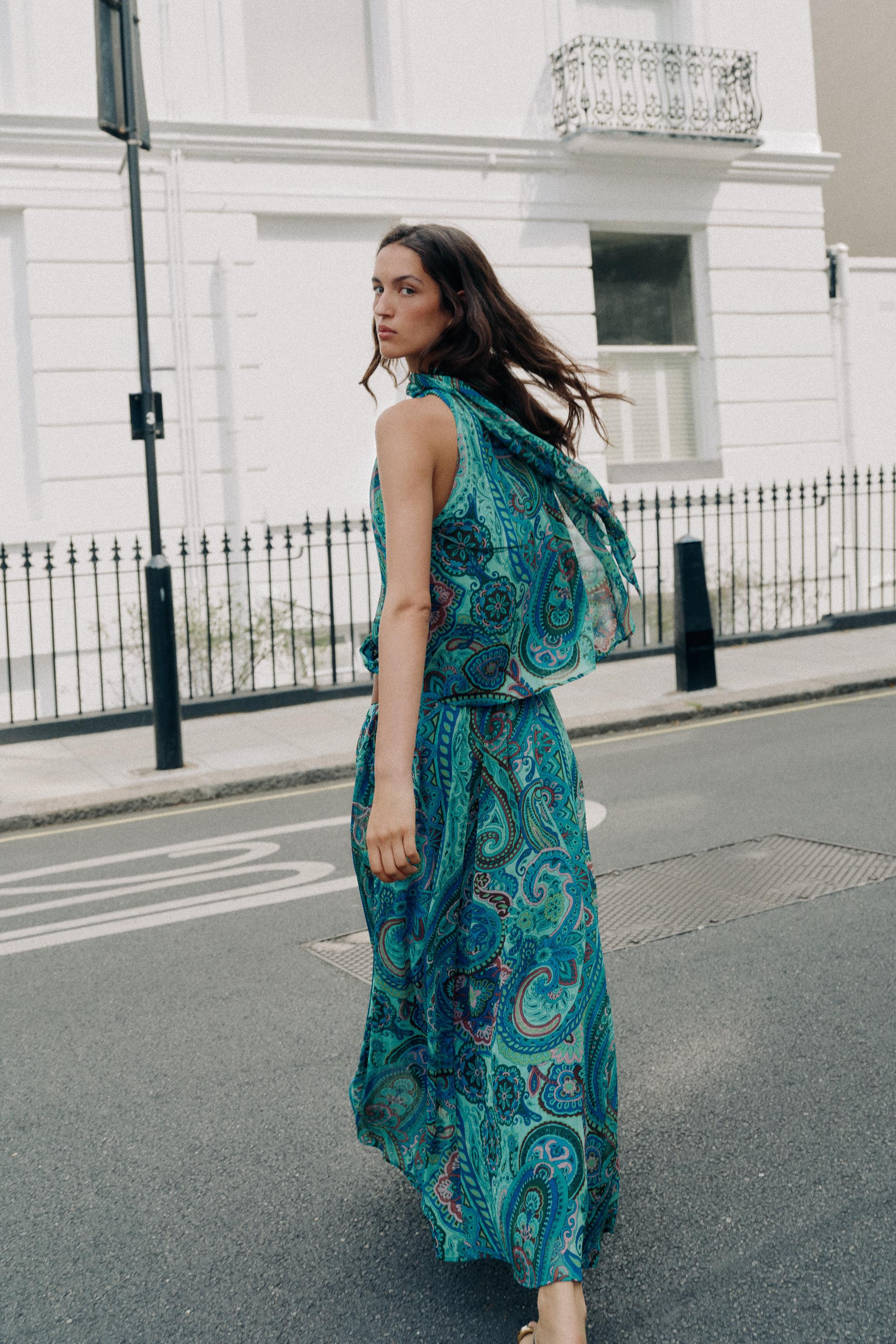 Long skirt with elastic waistband and belt. Interior lining. | Zara US