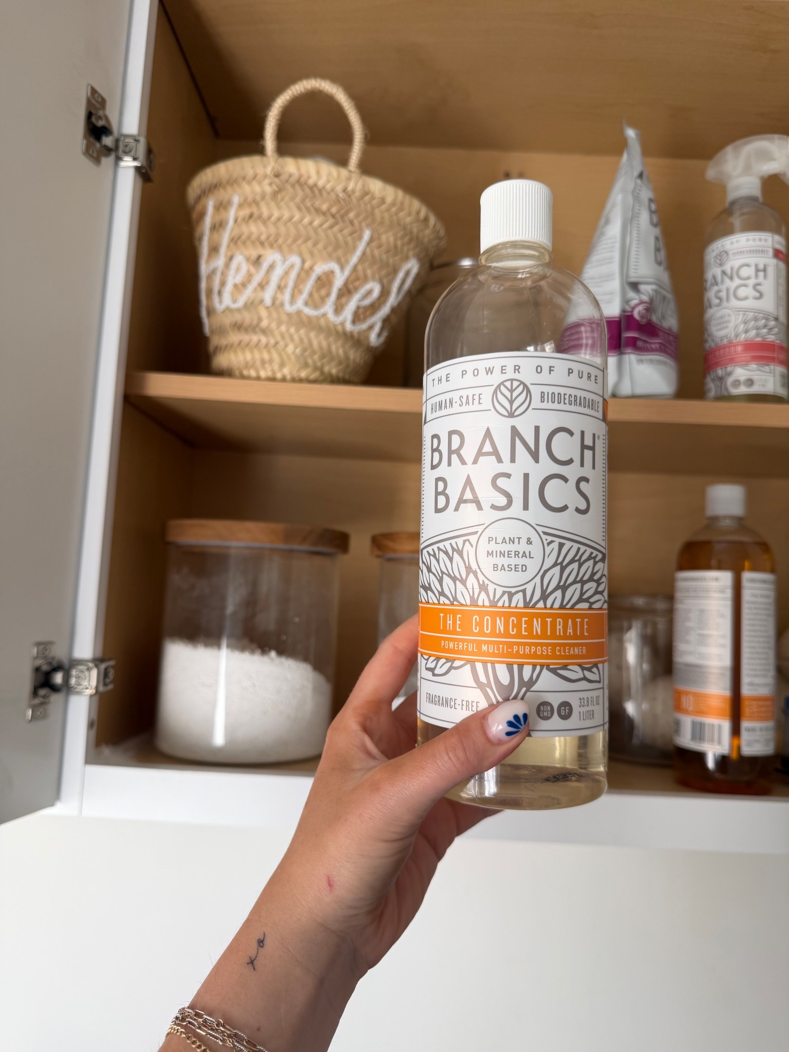 Cleaning day non toxic must have @branchbasics  code HALEYBB15 for 15% off 

#LTKmorningroutine #LTKHome