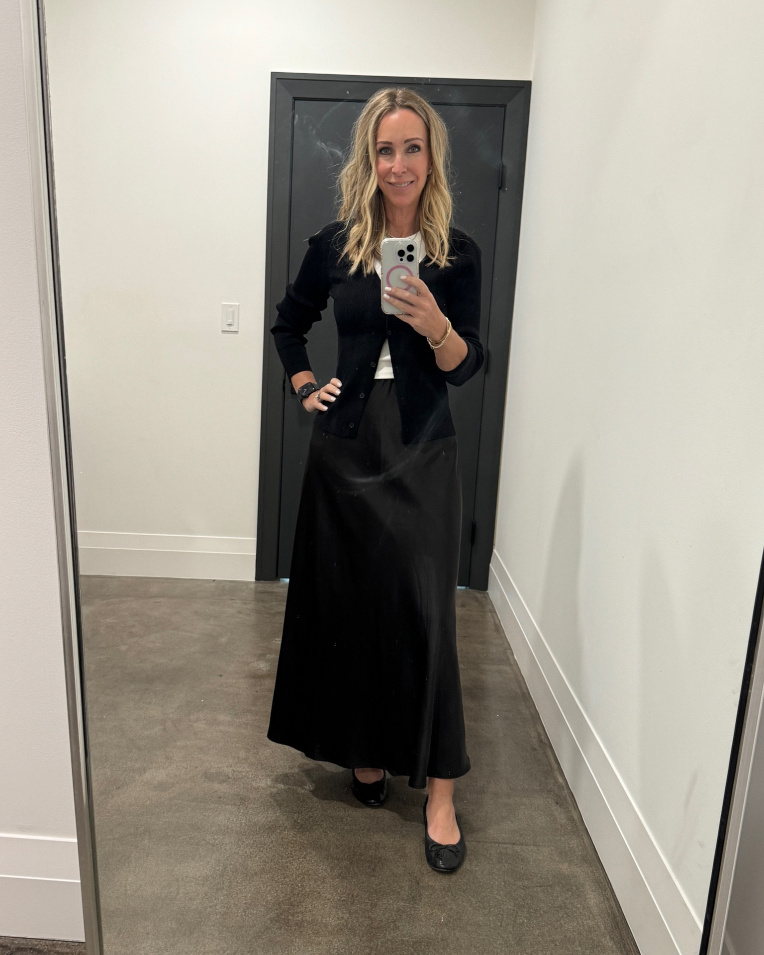 Satin skirt on repeat at the office. I can’t believe I almost returned this. It’s my new favorite! 