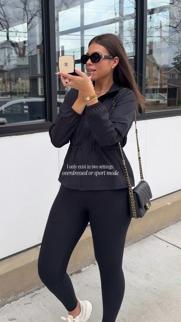 and there is no in between lol 

Wearing a small in the jacket and medium long in the leggings!!

#LTKootd