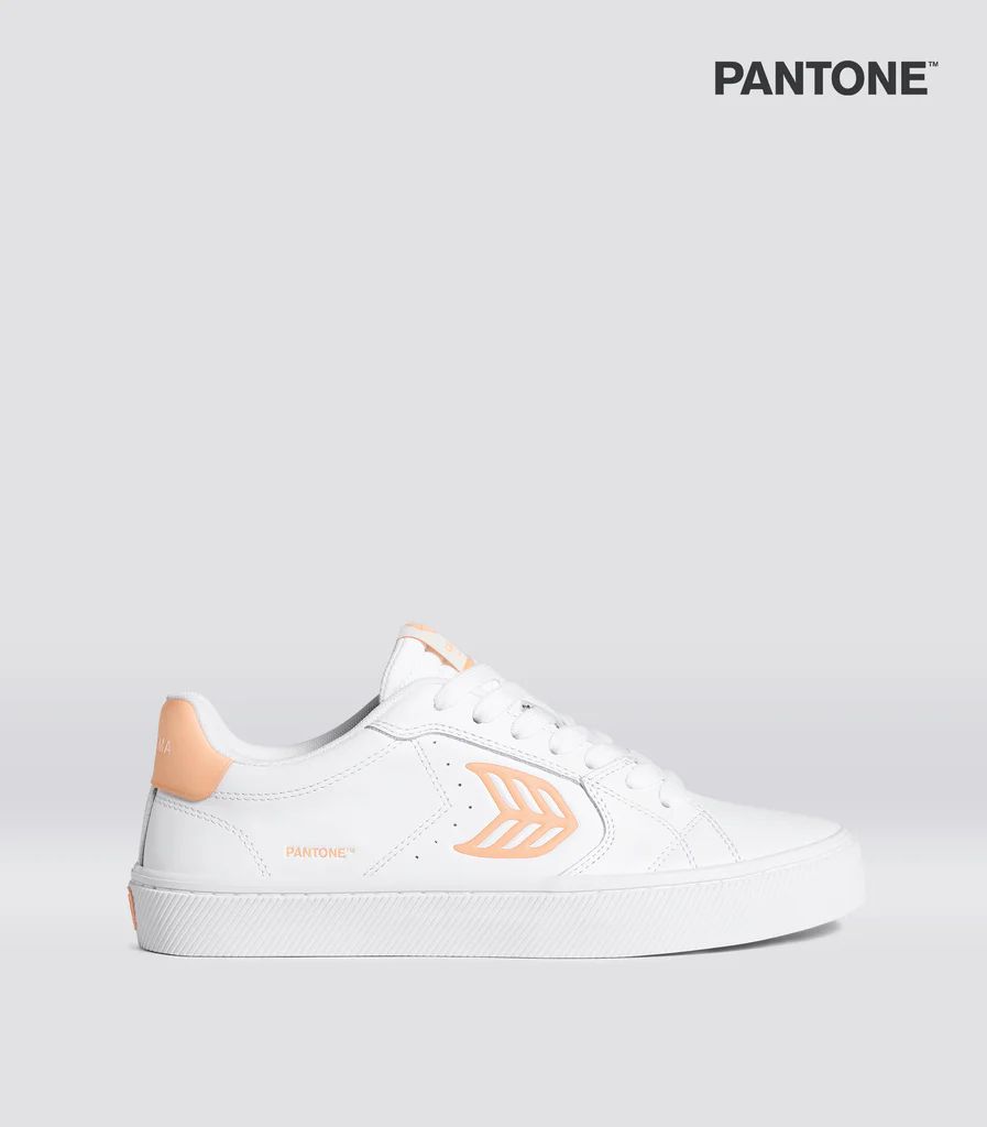 White LWG Leather/Pantone Peach Fuzz | Cariuma