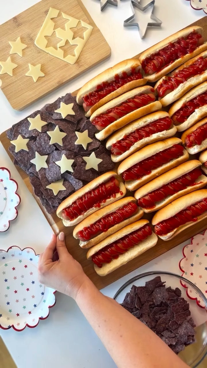 5 Ingredient ❤️🤍🩵 Dinner! 

This American Flag Hot Dog Board is the easiest way to make your 4th of July or Memorial Day dinner feel extra cute!

With only 5 ingredients that come together in minutes! 

AMERICAN FLAG HOT DOG BOARD RECIPE 

Instructions


#LTKfoodie #LTKHome #LTKSeasonal