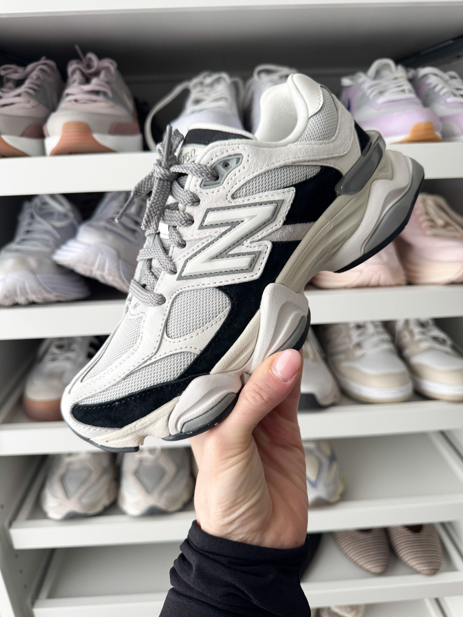 Obsessed with this colorway in the 9060s 🖤🤍 I ordered these and they literally arrived the next day! 🙌🏻

#LTKShoeCrush #LTKStyleTip #LTKActive