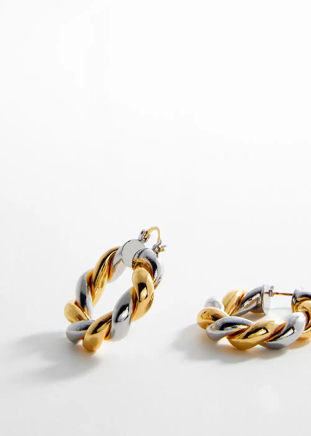 Intertwined hoop earrings | MANGO (US)