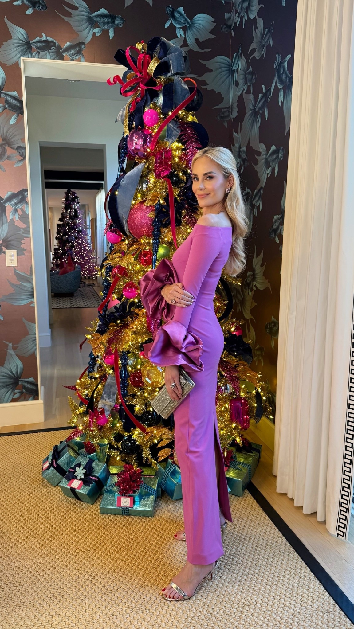 Party season pick 🎀💜🎀💜 this one is so stunning on and comes in several colors! 