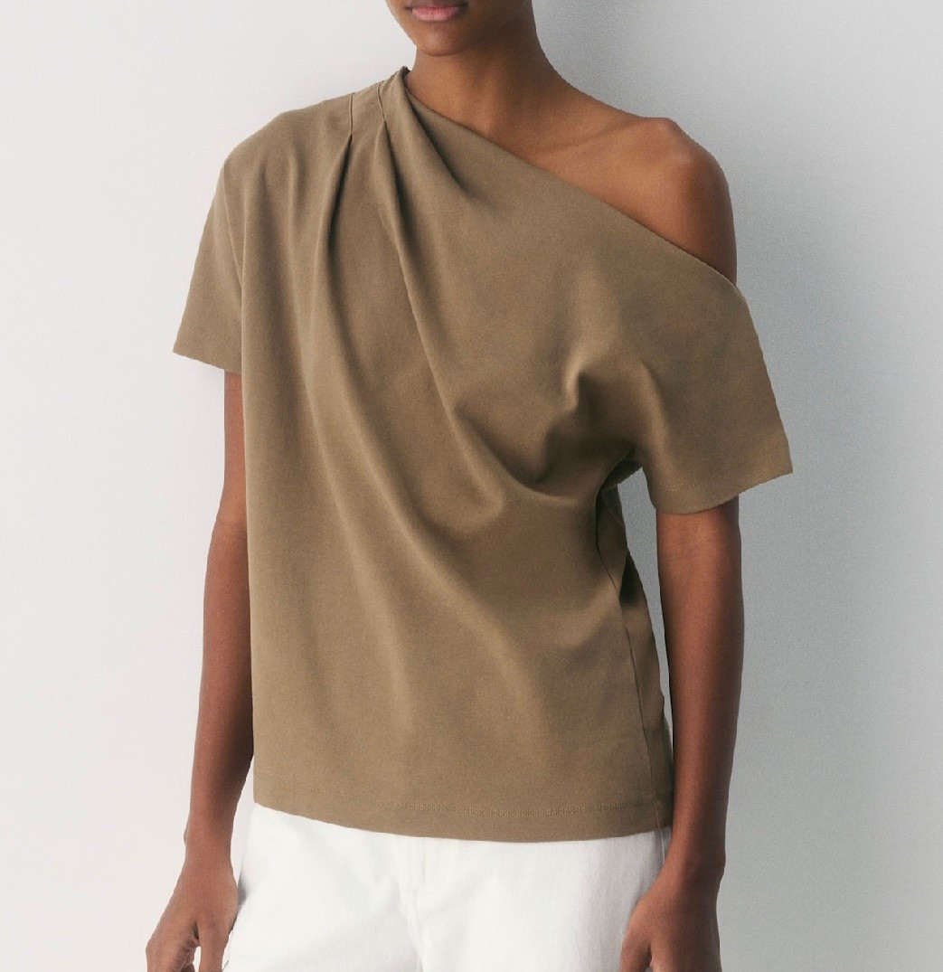 The perfect tee.  Elevates any look
Love the drape and soft cotton fabric 
It will be a wardrobe staple in your closet 