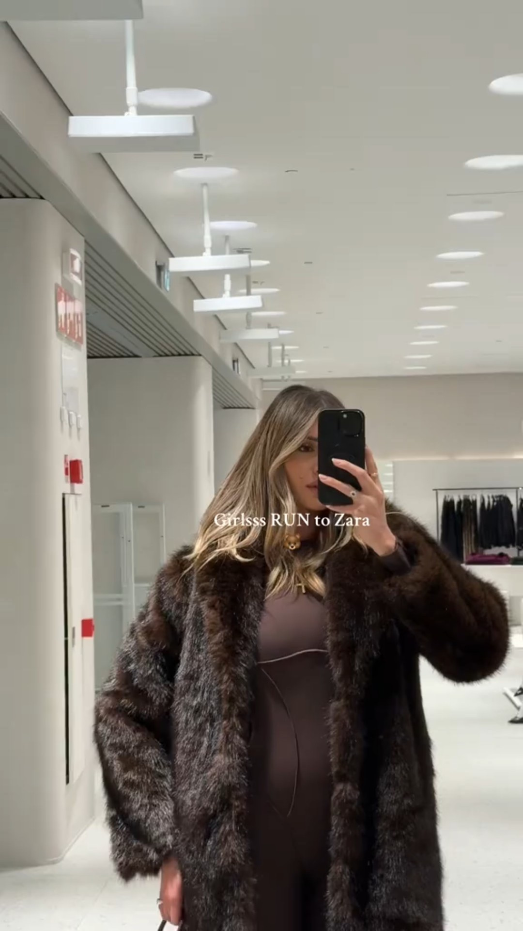 Zara faux fur coat 

#LTKitalia #LTKwinter #LTKdatenight