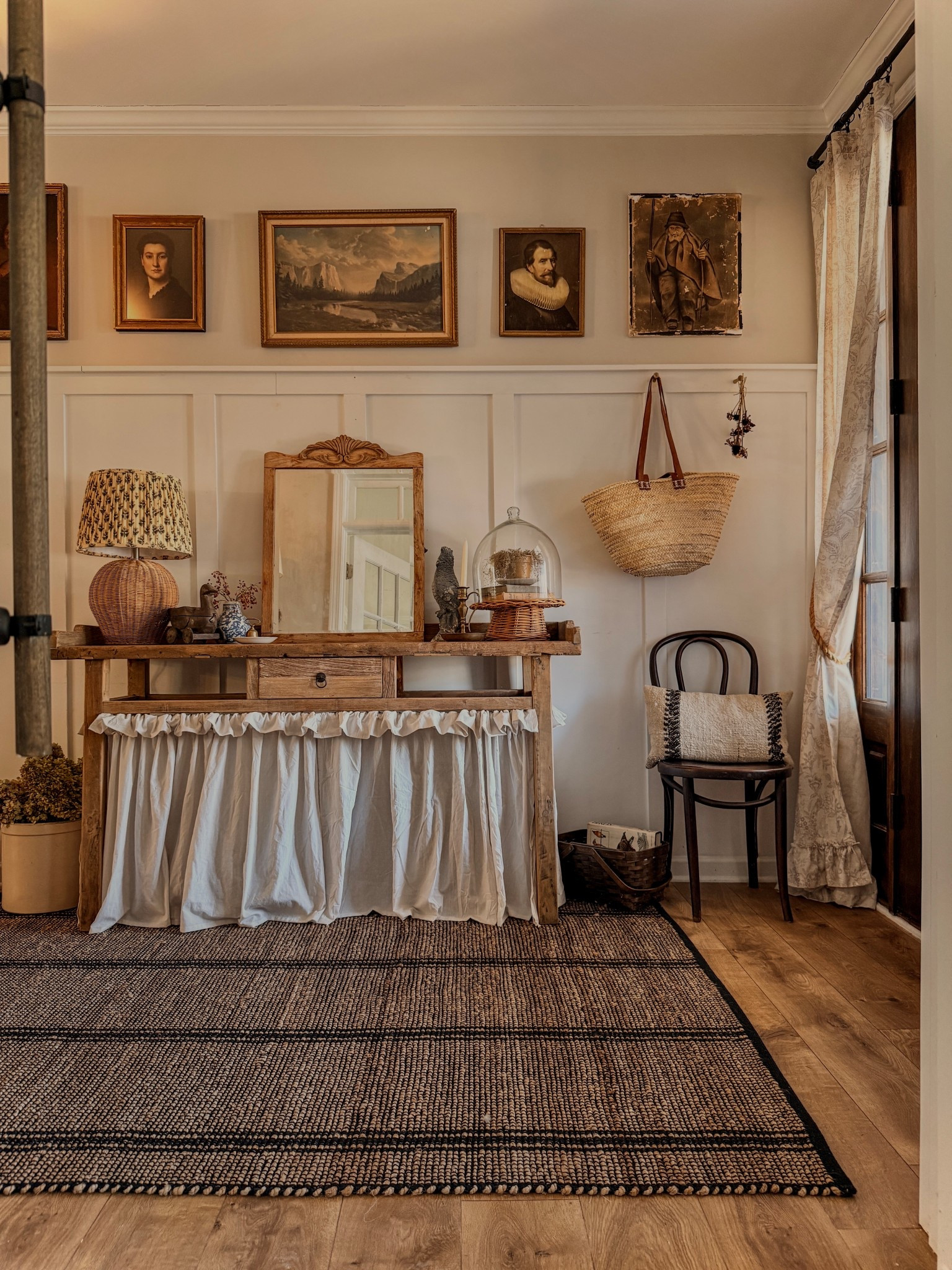 Angela Rose x Loloi Colton Natural / Black Area Rug

President sale 


#LTKHome #LTKSaleAlert