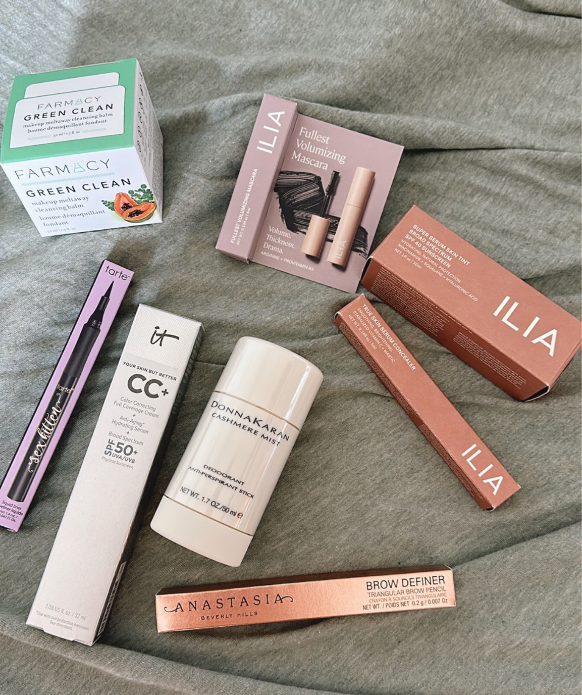 Restocked my favorite make up products at Sephora! 

ILIA
itCosmetics
Farmacy
Tarte 
Anastasia

#LTKbeauty