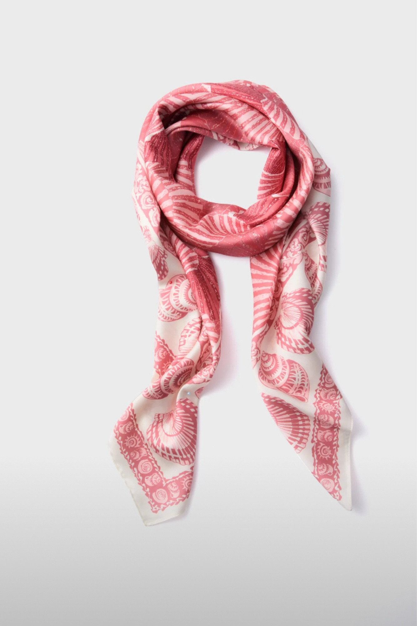 Absolutely in love with this new scarf print from Tuckernuck! I feel like the sea shell design was made for me and my California life chapter. 

Tuckernuck’s scarves are my accessory arsenal. They brighten up every outfit and are under $100  