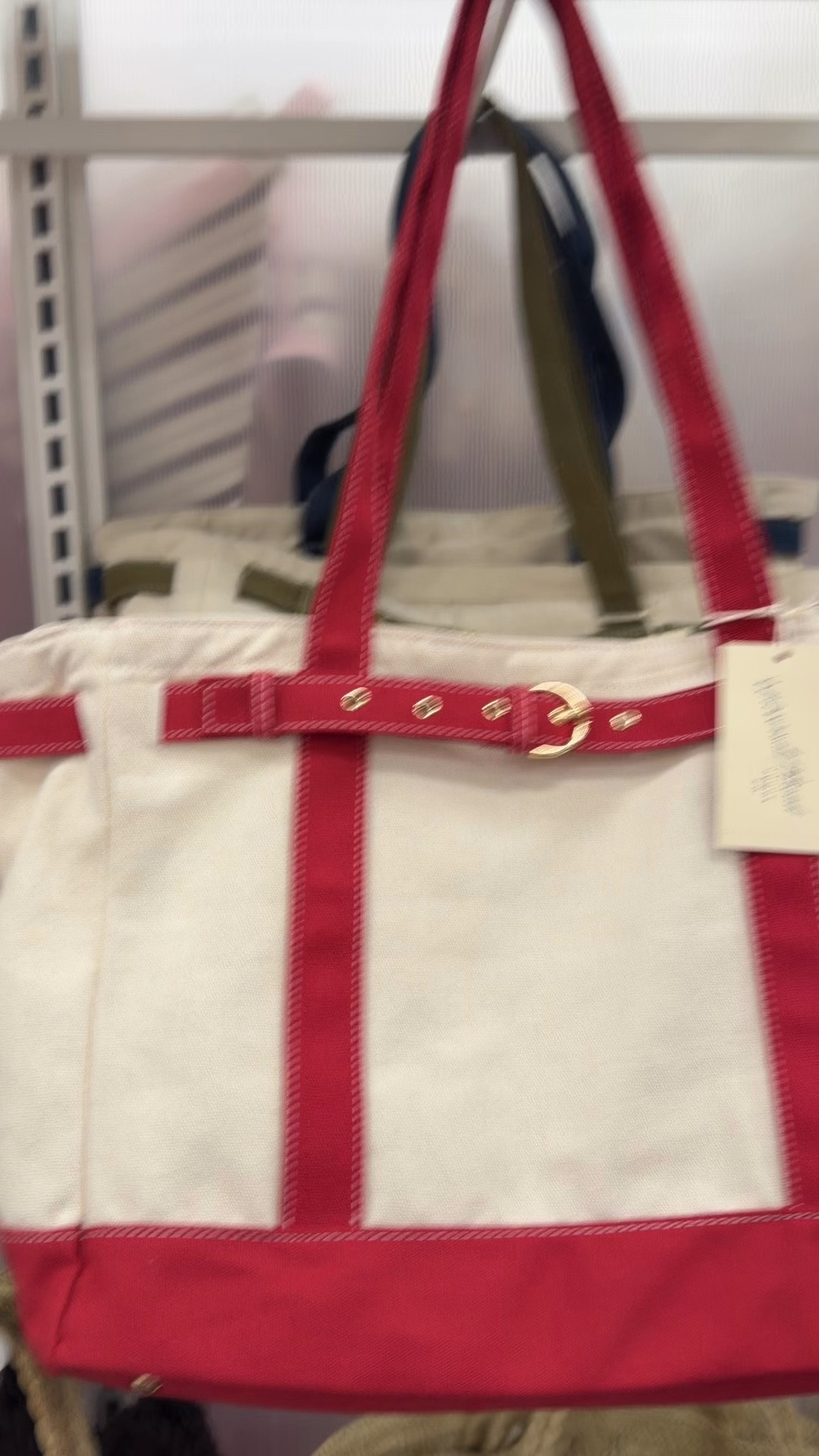 These boat totes from target are adorable! Scoop these up before they’re sold out!

#LTKootd