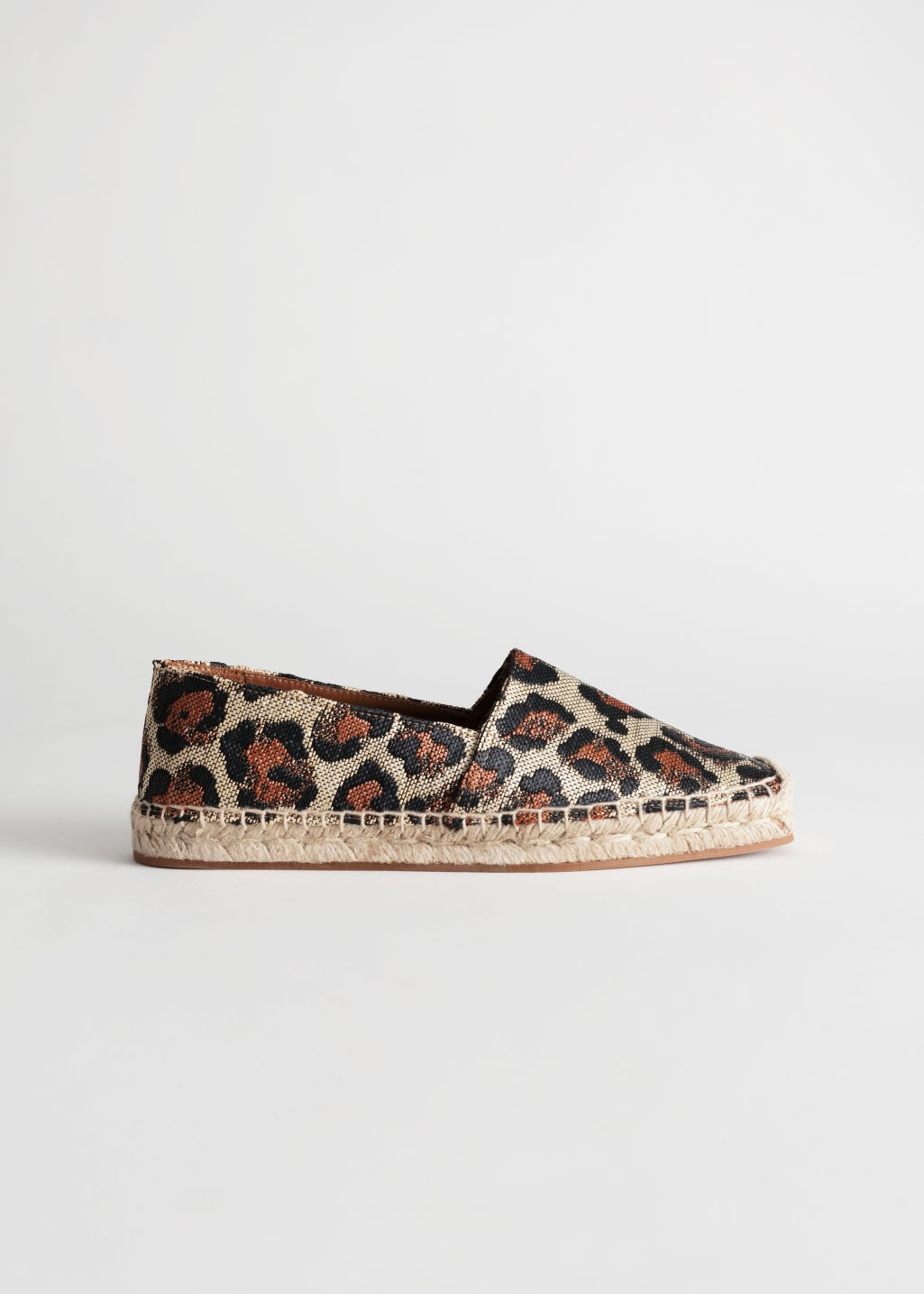 https://www.stories.com/en_eur/shoes/espadrilles/product.square-toe-leopard-espadrilles-leopard.0758 | & Other Stories (EU + UK)