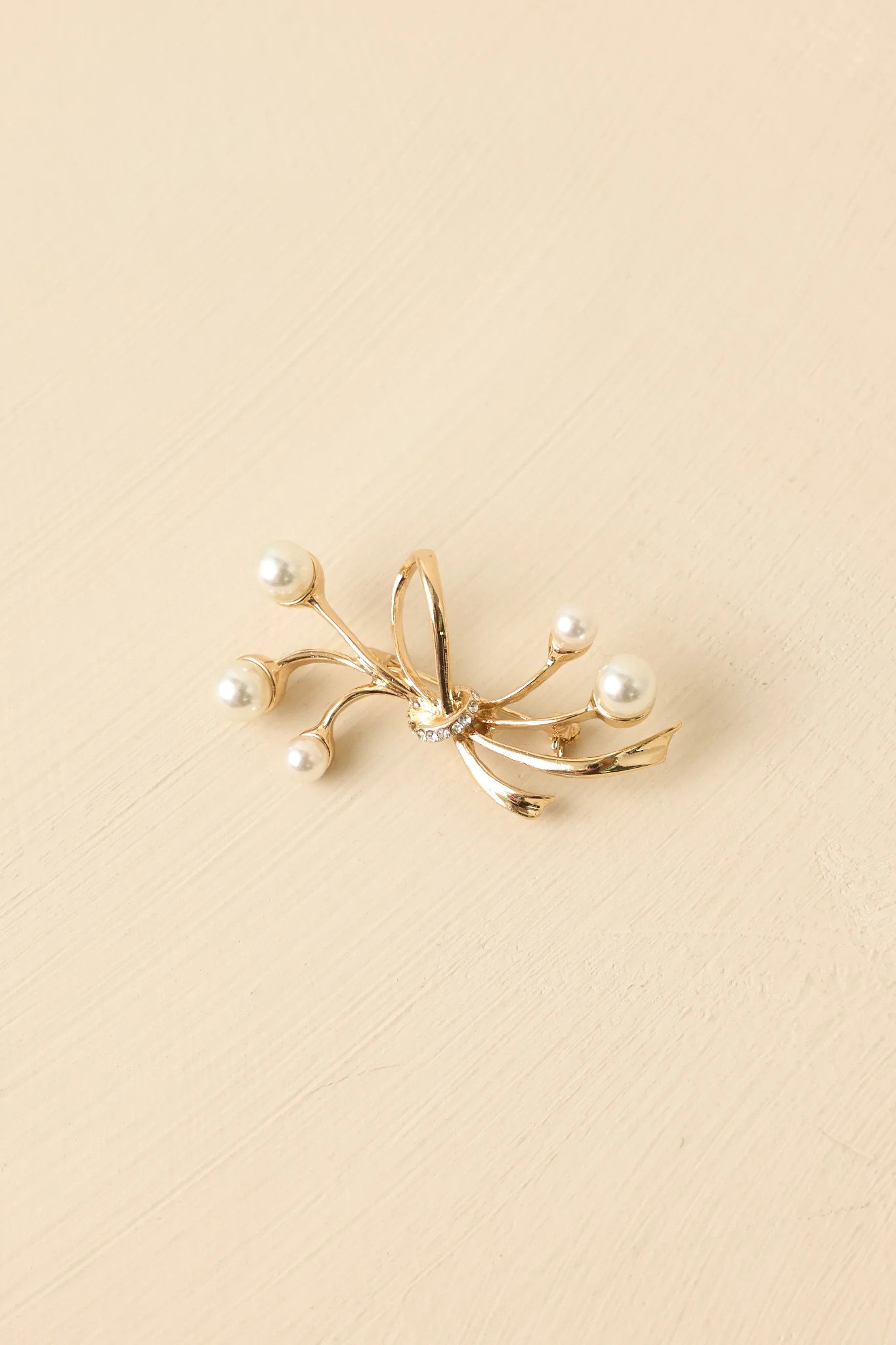 Tying It Together Pearl & Gold Bow Design Brooch | Red Dress