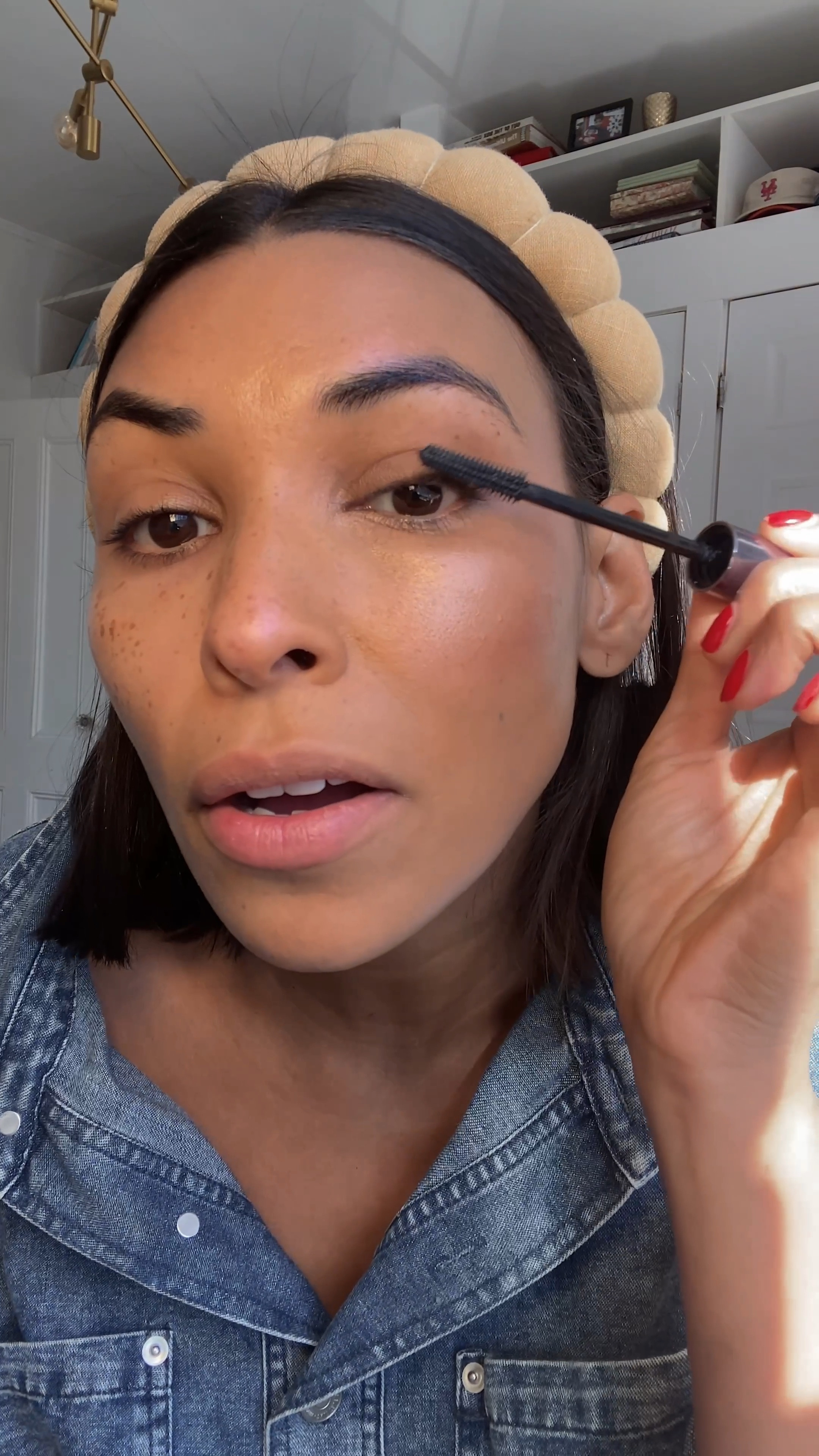 Over 40 Beauty✨ These are the products I’m using for an everyday natural makeup look✨ 
Primer @lauragellerbeauty 
Under Eye Color Corrector @charlottetilbury 
Tinted Moisturizer @lauramercier 
Face Pallet, Highlighter, Eyebrows @iliabeauty 
Eyeliner @urbandecaycosmetics 
Kush Mascara + Lip Oil @milkmakeup 

#LTKOver40 #LTKBeauty