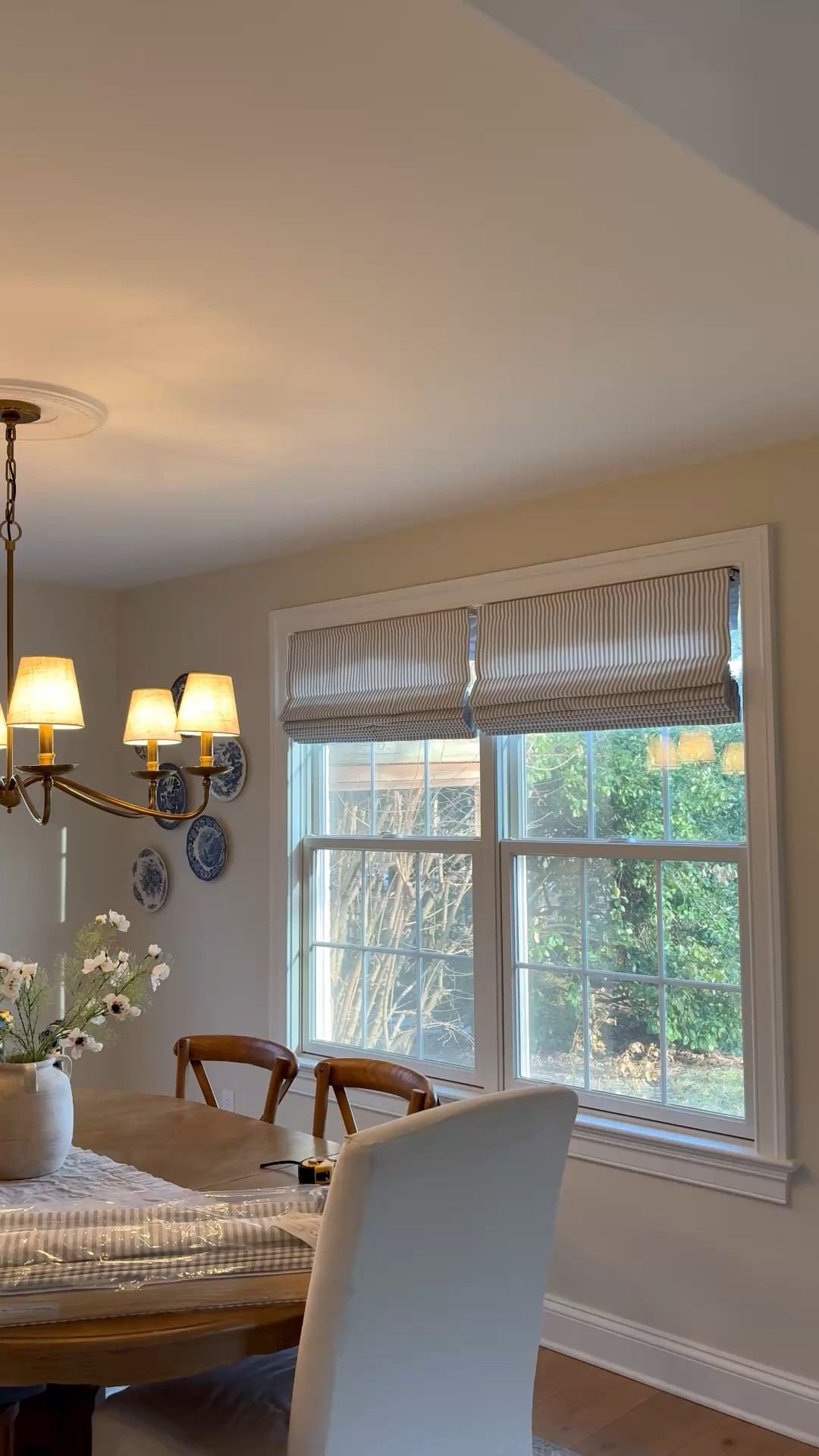 We are loving our new striped Roman shades from @TWOPAGES 

#LTKHome #LTKmorningroutine #LTKSpringSale