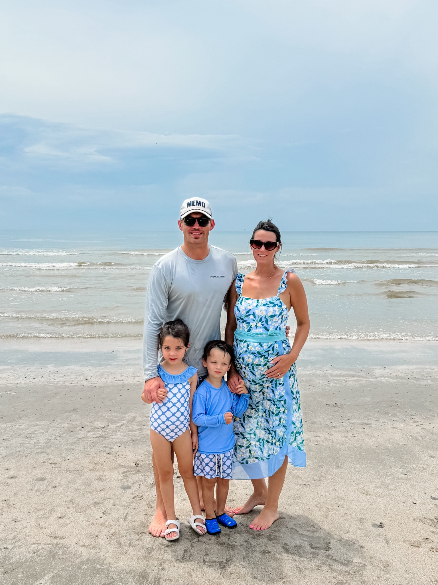 Bumpin around the beach 🤰🏻🏖️