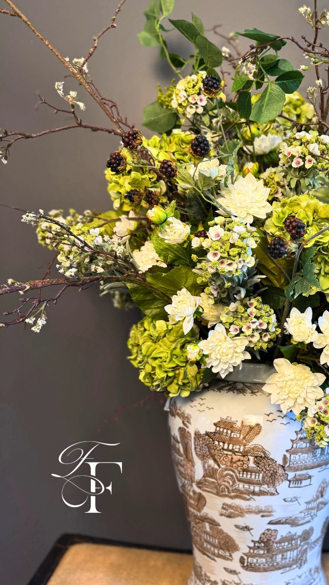 Faux Flower Melody 🌿💐
Faux hydrangeas and vines, perfectly paired with a timeless chinoiserie vase. Classic and sophisticated, this elegant piece brings a refined touch to a front entry table or makes a stunning statement on your kitchen island. 

 

#LTKSeasonal #LTKHome #LTKStyleTip
