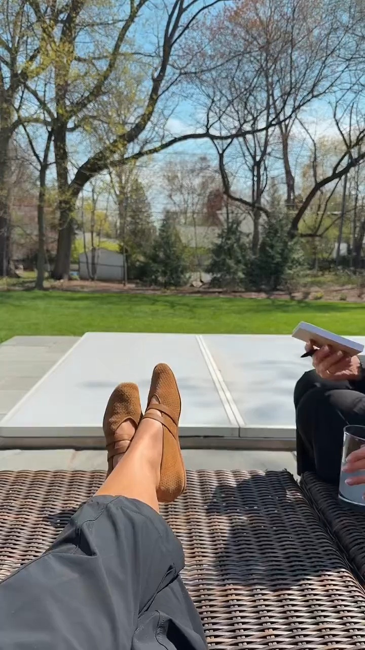 Taking full advantage of the warm weather by working outside. We’re both wearing the viral pant; Tiffany wearing the designer pair and Tegan wearing the twin found on Amazon. You can decide which one you like best! s


#LTKOver40 #LTKMidsize #LTKdayinmylife