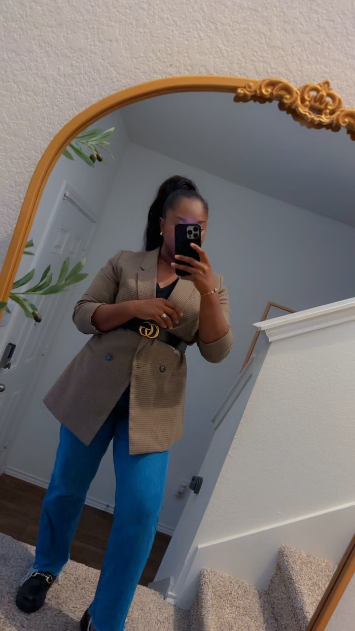 How to dress effortless business casual for work! 

Blazer: H&M old
Jeans: H&M old
Loafers: H&M old 



#LTKgrwm #LTKPetite #LTKootd