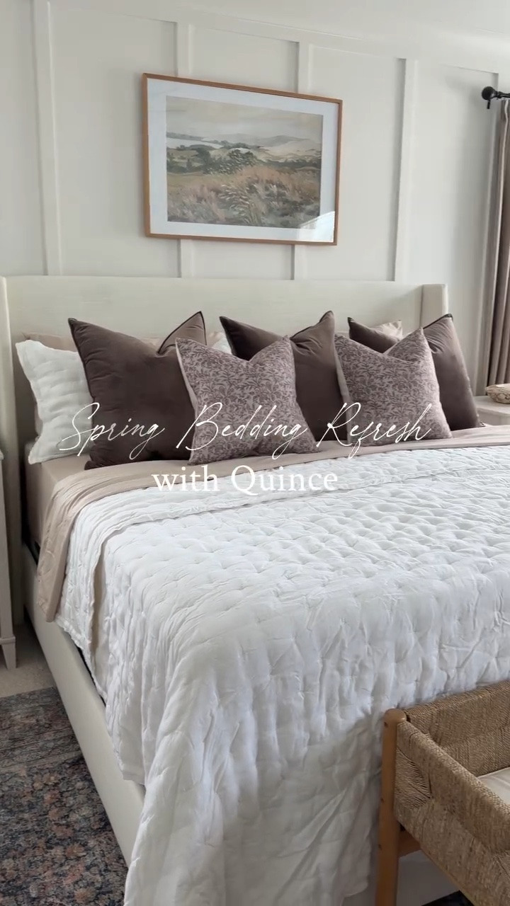 Luxe Bedding but make it affordable! #quincepartner | Comment “SHOP” for the links 🔗

Seriously, if you like sleeping on a cloud, you have to get this bamboo sheet set from @onequince ☁️ It’s no wonder it has over 8500+ 5 Star Reviews! I have the set in “sand” 

And this Linen Dream Quilt has the most dreamy textures to add that layered, designer look 😍

So luxe, so breathable, and so cozy, but without the luxury price tag. This is one of those upgrades you feel the second you crawl into bed!

✨ New customers get 10% off their first purchase with my code INFG-26OAKHAUSCOLLECTIVE10

#Quincebedding #BeddingRefresh #affordablebedding #bamboosheets CozyBedroom