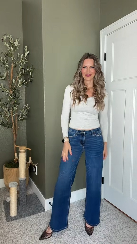 I’ll never stop sharing these jeans because they are THAT good. 😍

They have the look and feel of designer denim without the designer price tag. I love them so much I’ve bought them in multiple colors AND styles. 👖
