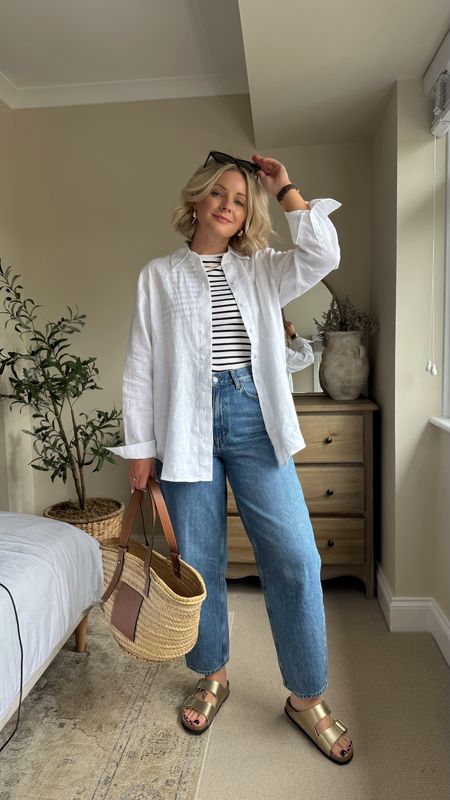 Casual way to style your blue jeans and white shirt 