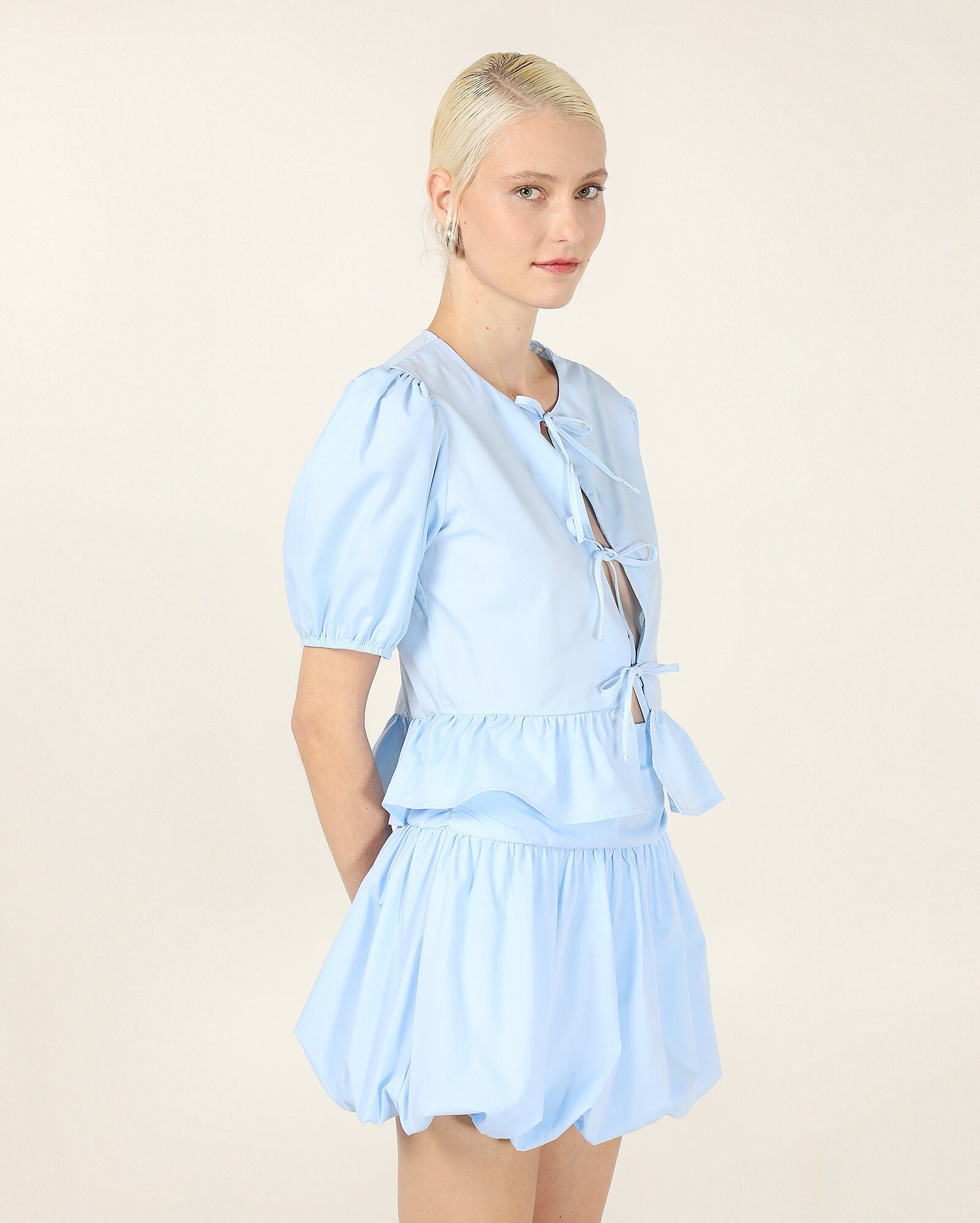 Blusa feminina com laços e manga bufante - Azul Claro | Pool | Riachuelo (BR)