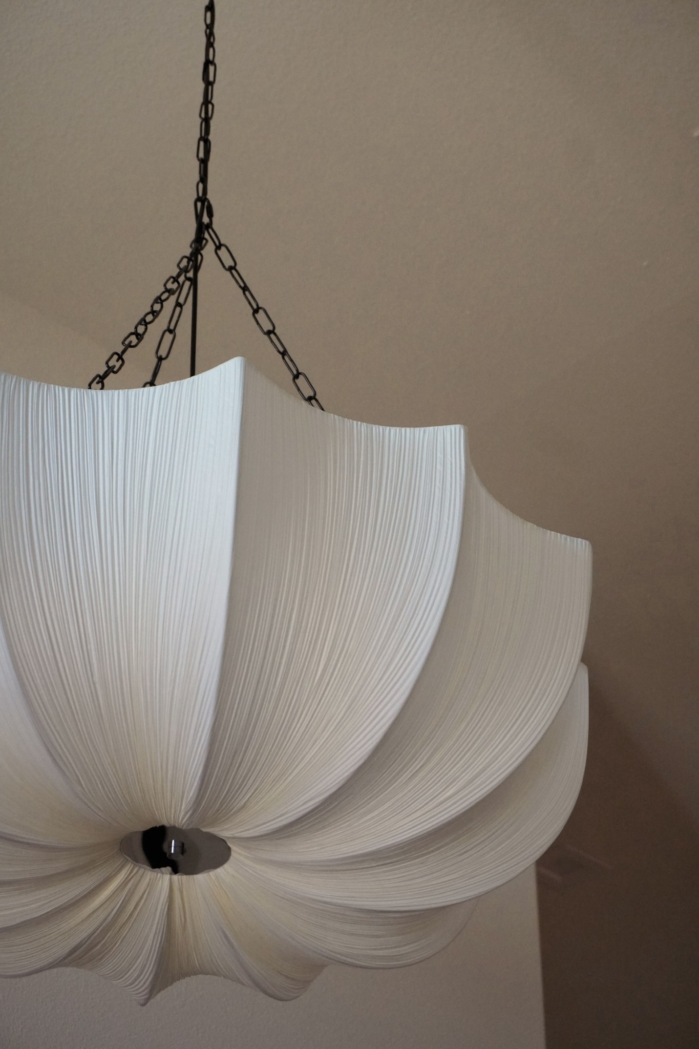 Still not over this designer look pendant from Wayfair!! The detail is ✨chef’s kiss✨!!!

wayfair, affordable lighting, wayfair lighting 

#LTKHome