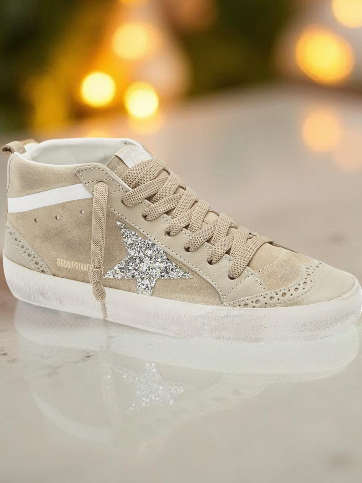 NEW DROP ✨ MID STAR PRIVATE EDITION
The perfect neutral. Cream suede, glitter star, classic silhouette — these just launched and they’re SO good. Easy to style, year-round, and such a clean fresh look.

✨ All sizes currently in stock.
Comment LINK and I’ll DM it right to you!

#goldengoose #ggdb #midstars #ggdbmidstar #goldengoosegang #ltkstyle #ltkshoecrush #newdrop #privatedition #neutralstyle #ggdbaddict #trendingsneakers #ltkfinds