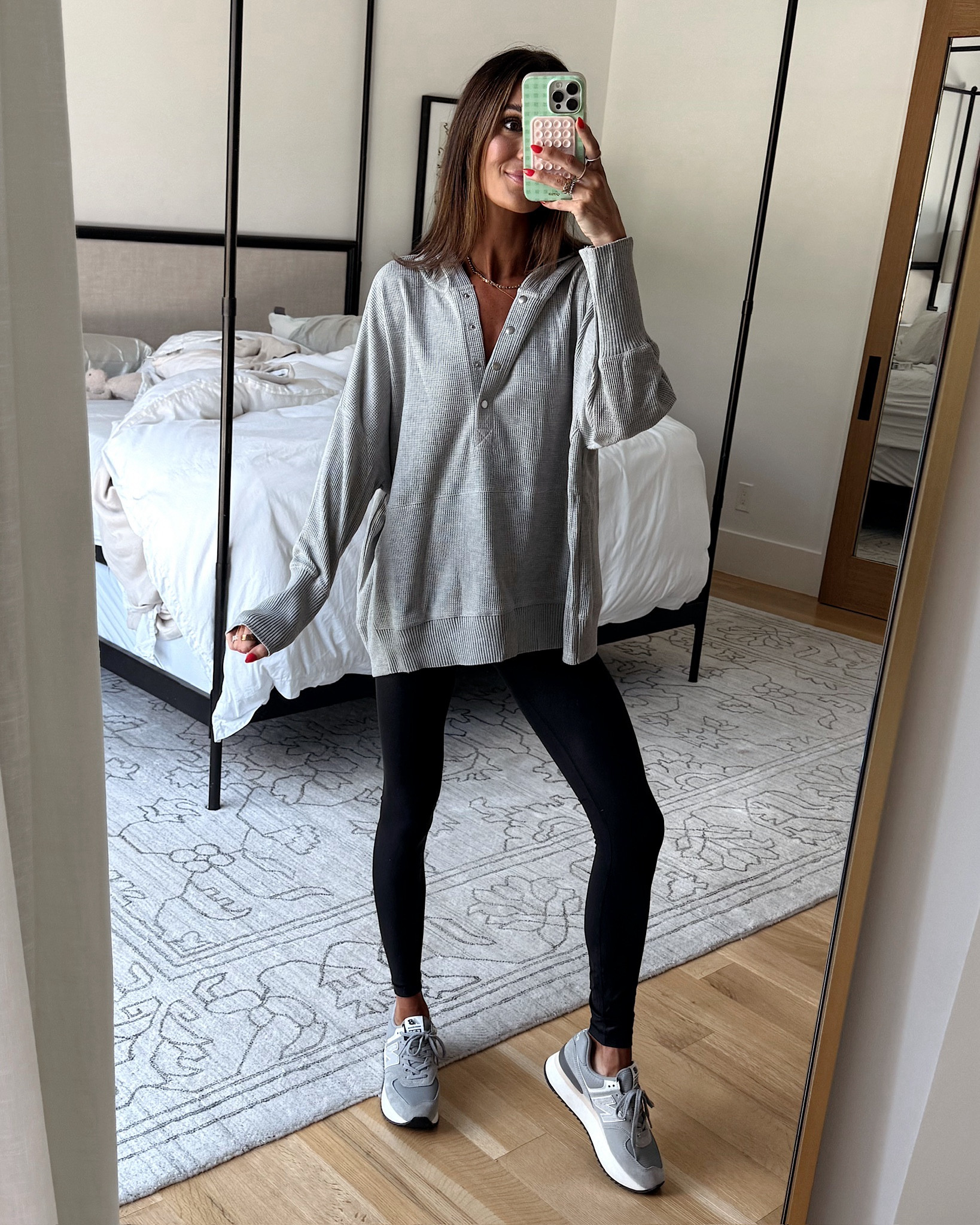 ah this cozy hoodie has me SO ready for cooler temps! 😍 use code laurenS for 20% off 🙌🏻
wearing size small 
@pinklily #pinklilypartner #pinklily