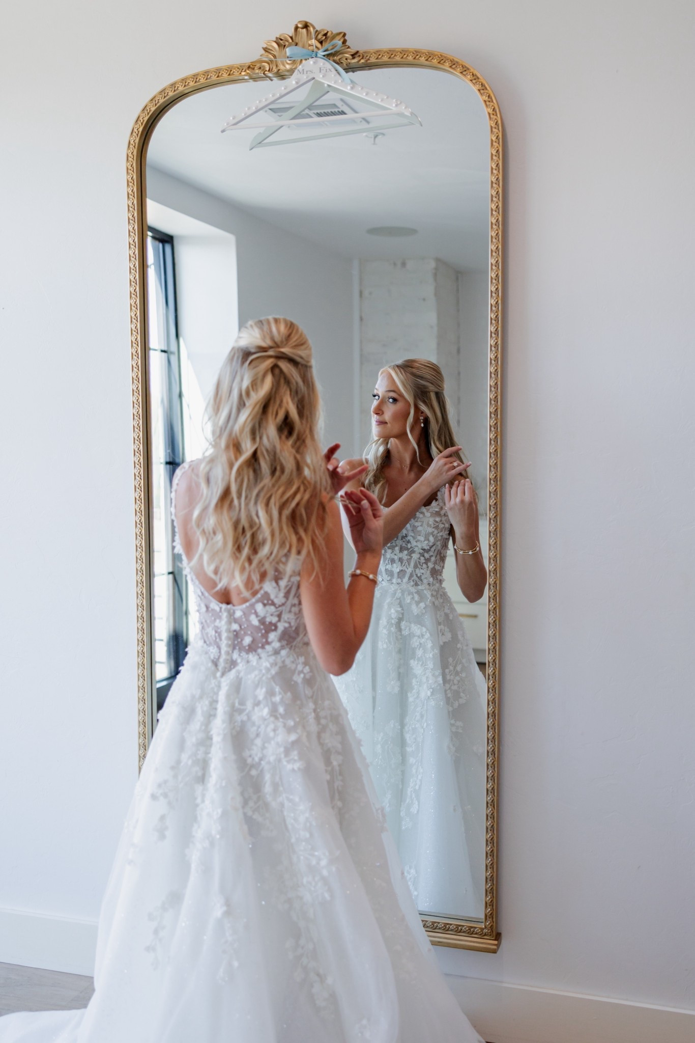 Yes, we did use clip ins on wedding day! These were recommended to me by my hairdresser and they did not disappoint! Looked so real, and we didn’t have to color them at all!
