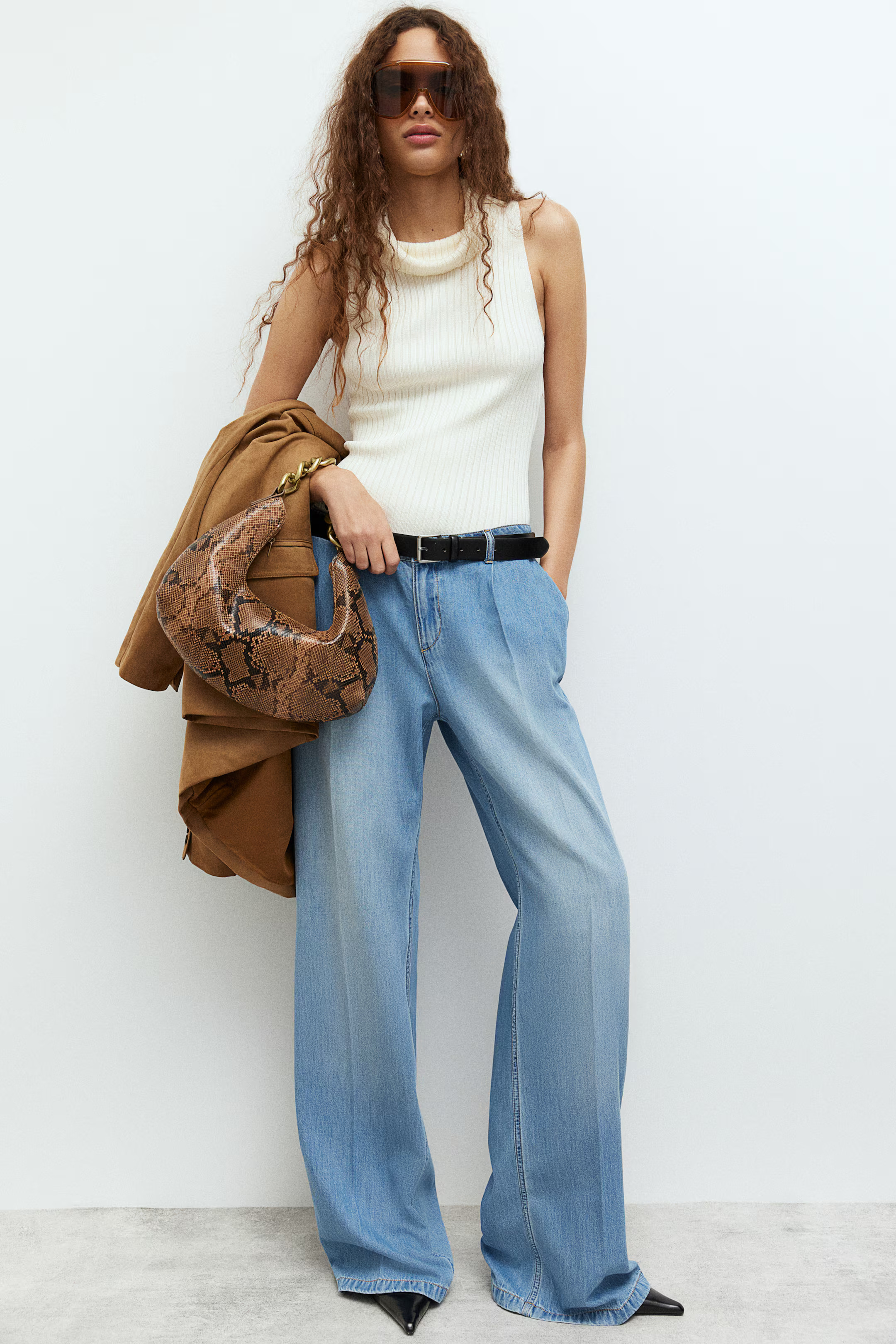 Straight Regular JeansNot saved to favourites£27.99Colour:Light denim blueSelect size  4   ... | H&M (UK, MY, IN, SG, PH, TW, HK)