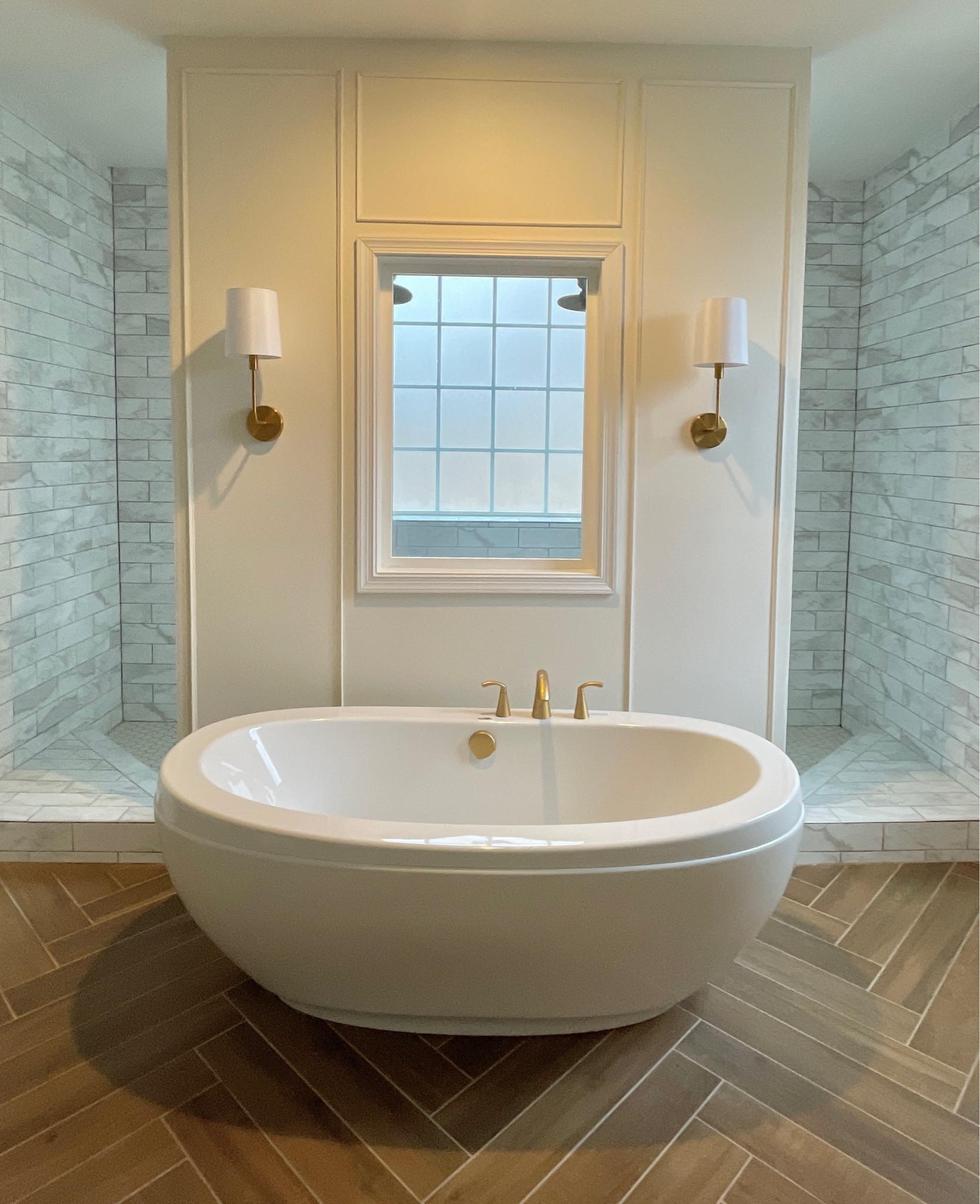 Bathroom lighting & trim! ❤️

#LTKfindsunder100 #LTKfindsunder50 #LTKhome