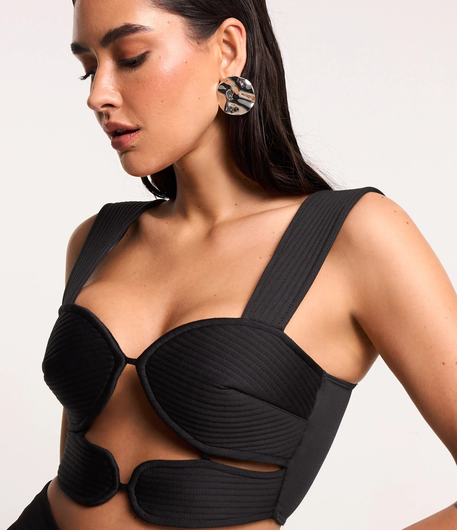 Blusa Cropped em Crepe com Busto Pespontado e Arredondado Preto - Lojas Renner | Renner (BR)