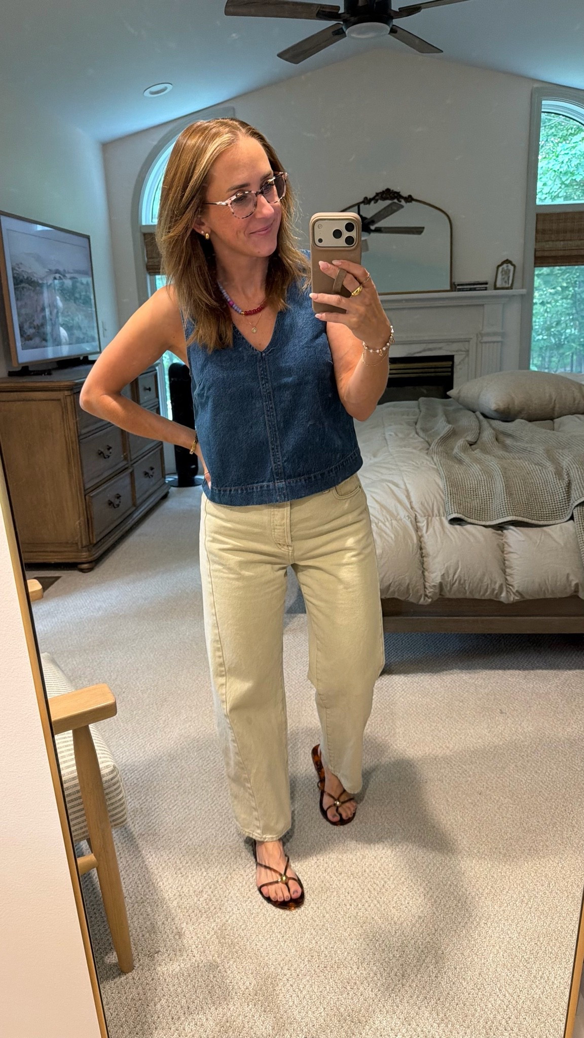 Cute date night outfit! Loving this new denim tank and barrel jeans with fun jewelry and jelly sandals
