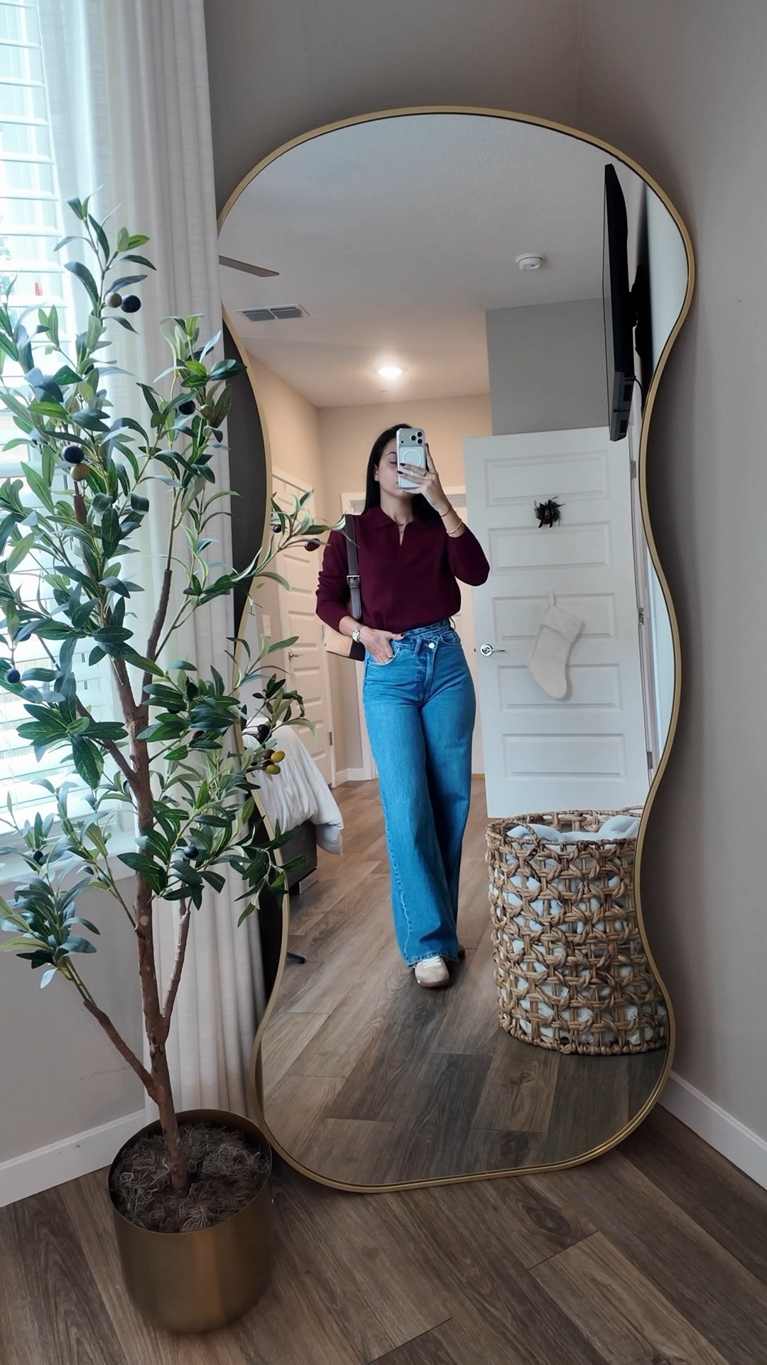 Winter Style 🧸

Amazon Sweater Size: Small
Zara Jeans Size: 2
Zara Sneakers Size: 7/5



#LTKHoliday #LTKGiftGuide #LTKdayinmylife