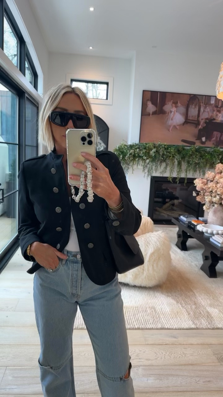 High sell out risk 🔥🔥🔥 such a cool jacket 🖤