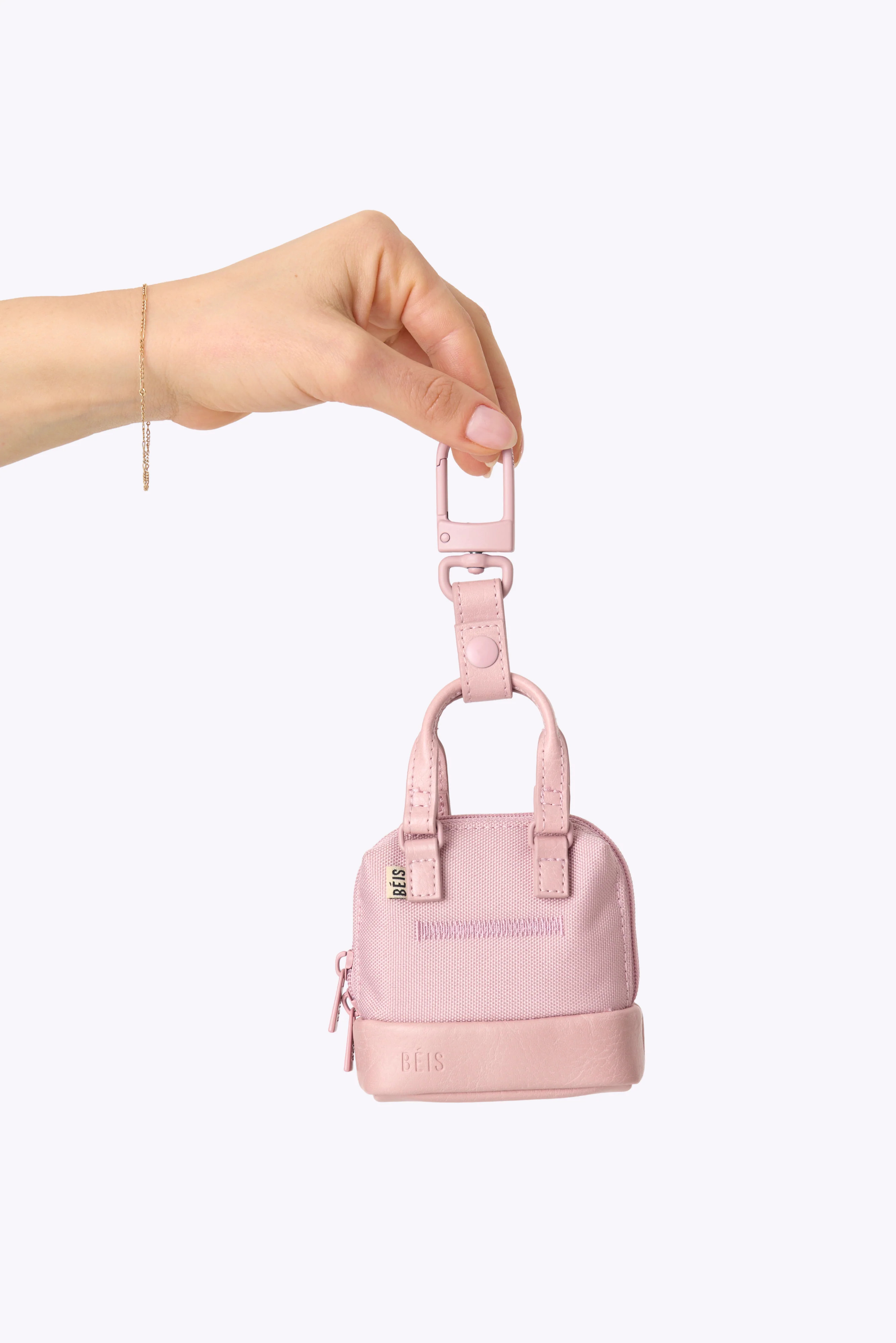 B\u00c9IS 'The Micro Weekender Charm' in Atlas Pink - Pink Airpod Keychain & Duffle Pouch Charm | BEIS