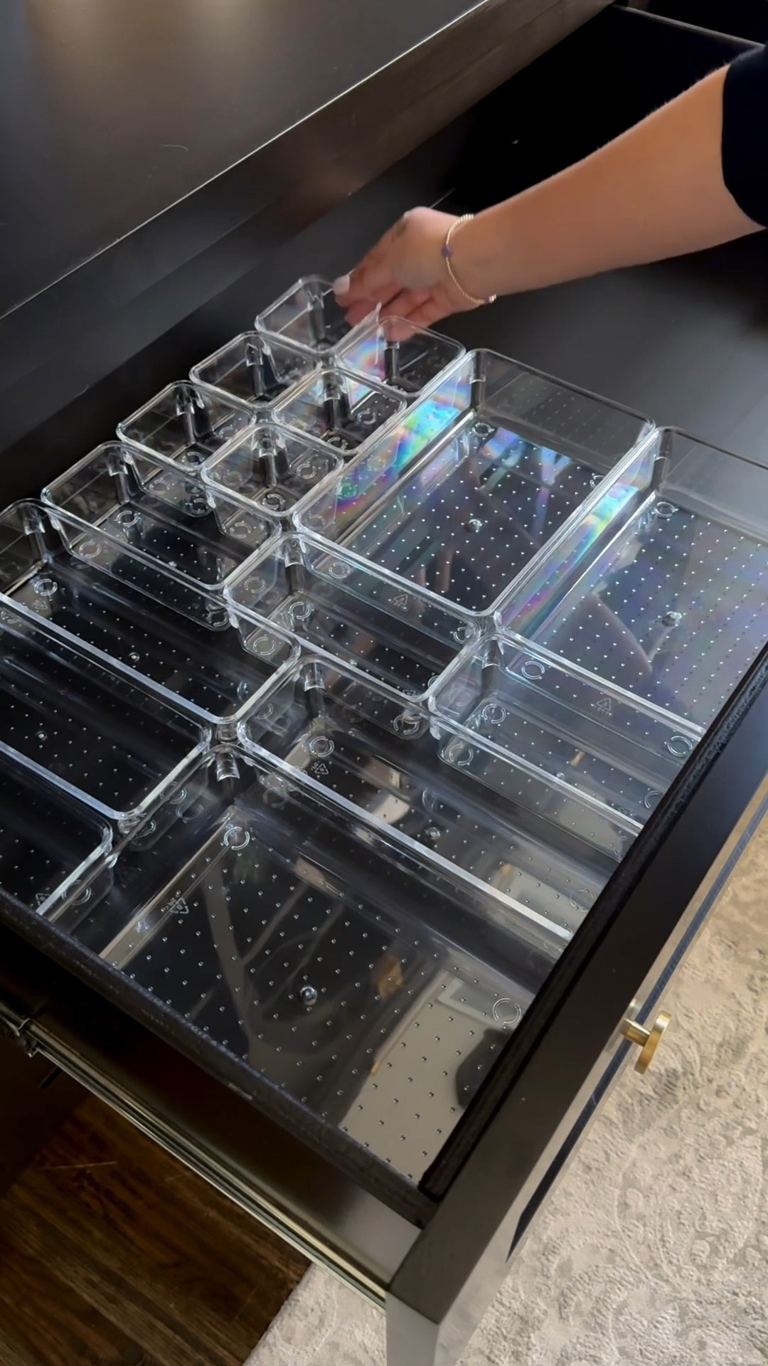 Let’s organize my office drawers! I love a good refresh for the New Year! My brain is so much clearer when I’m organized! These drawer organizers are from Amazon and use them in so many drawers throughout our house! They’re great for bathrooms too! 

#LTKmomlife #LTKvlog #LTKHome